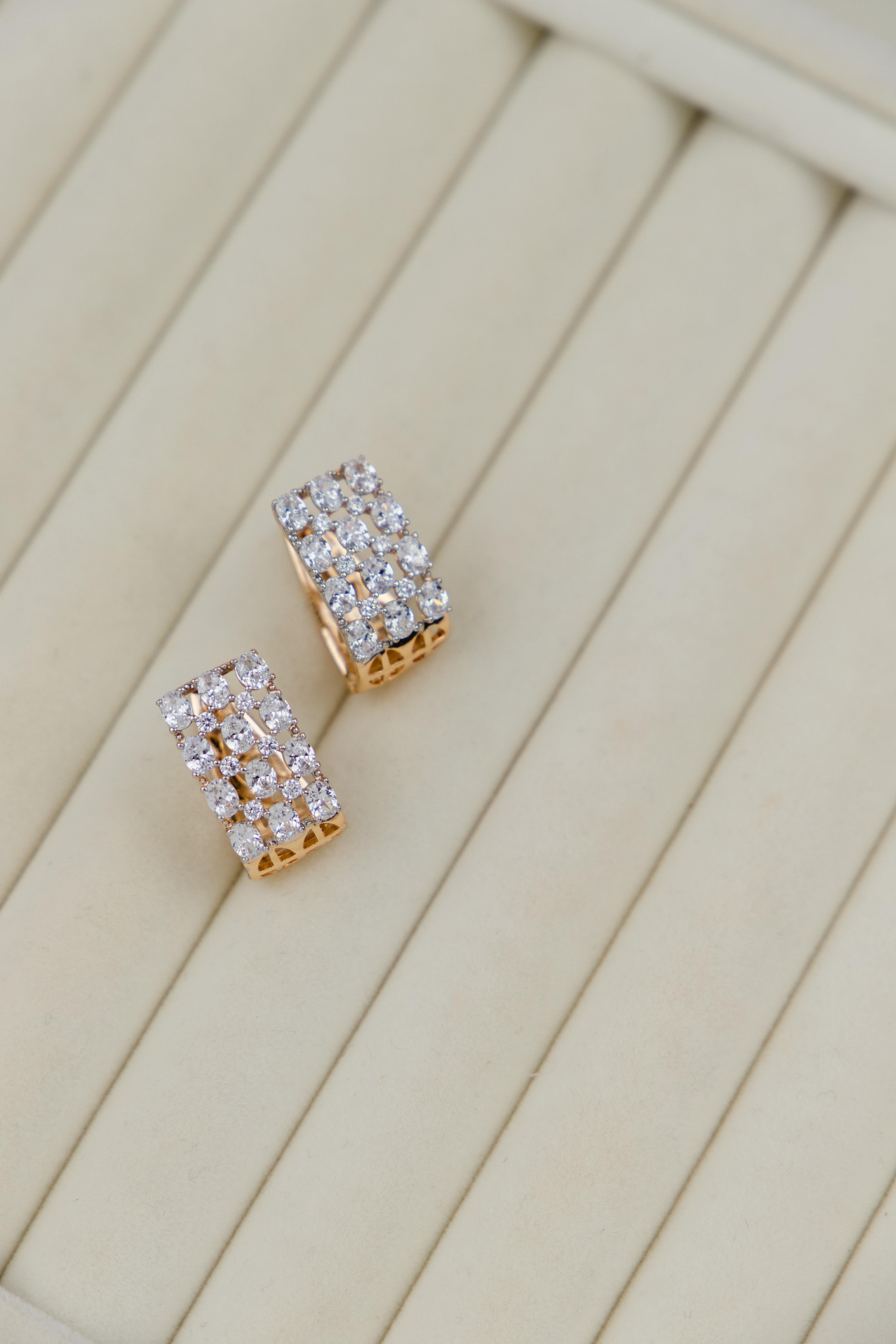 Oval Taş Sıralı Gold Halka Küpe