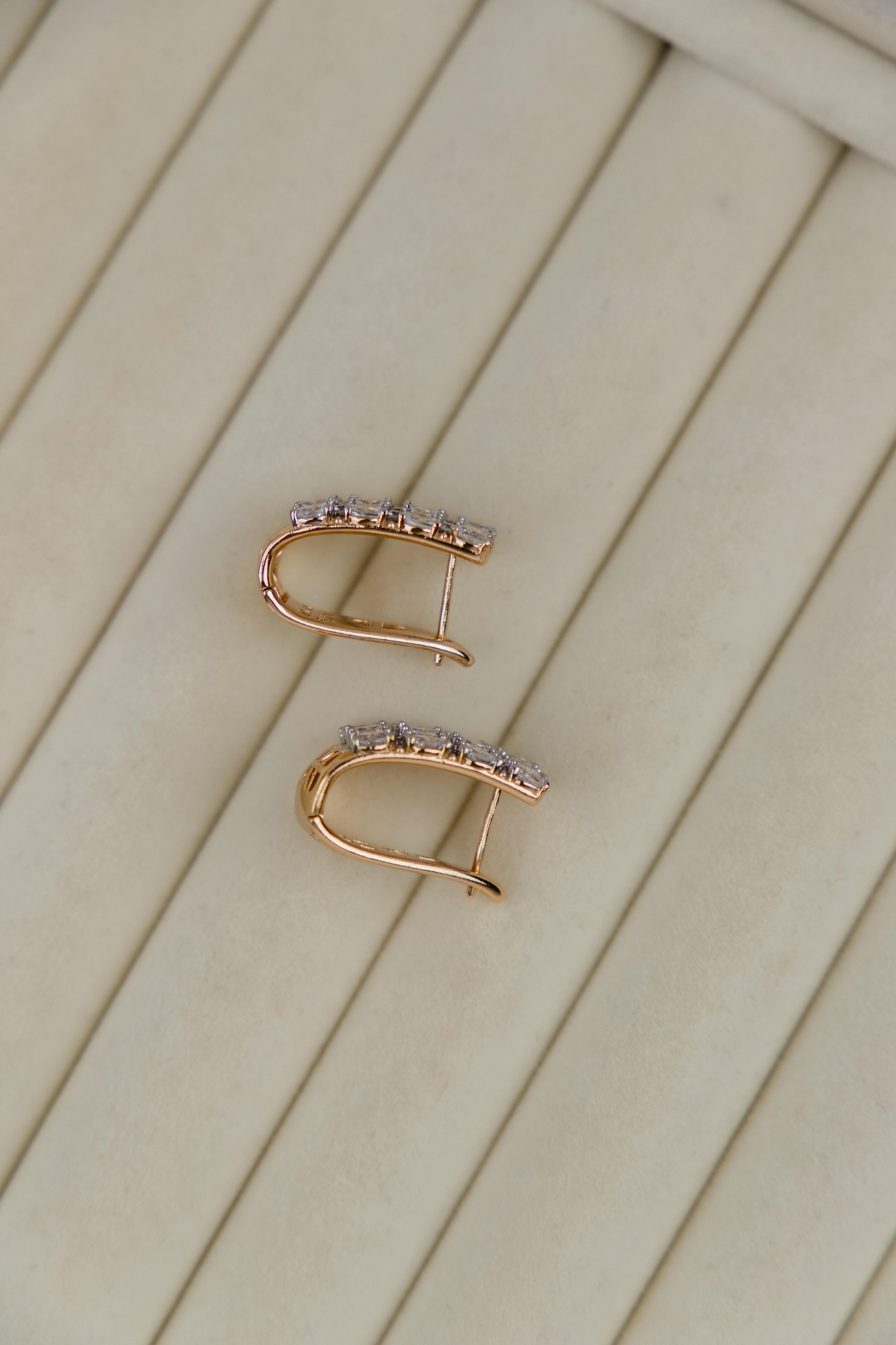 Oval Taş Sıralı Gold Halka Küpe