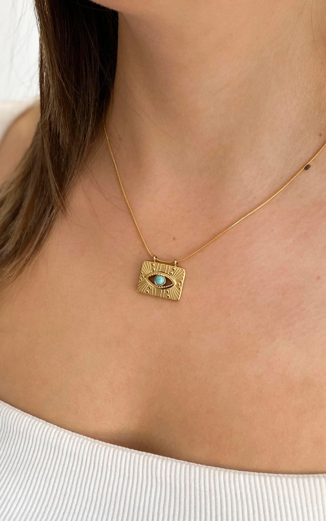 Plaka Üzeri Göz Desenli Gold Çelik Kolye