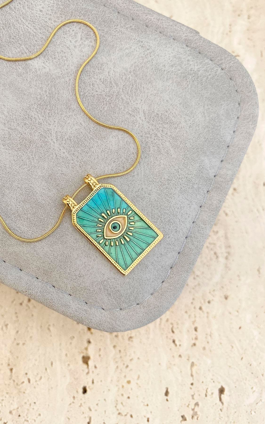 Plaka Üzeri Göz Figürlü Gold Çelik Kolye