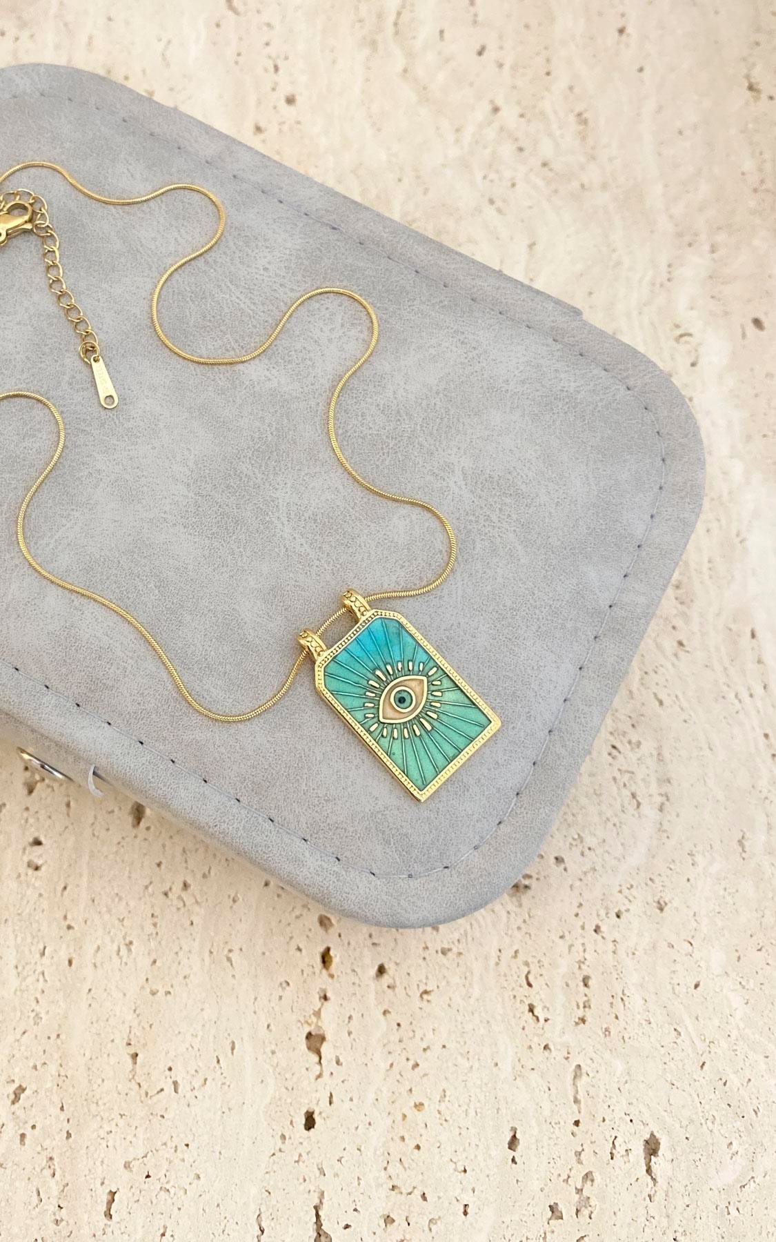 Plaka Üzeri Göz Figürlü Gold Çelik Kolye