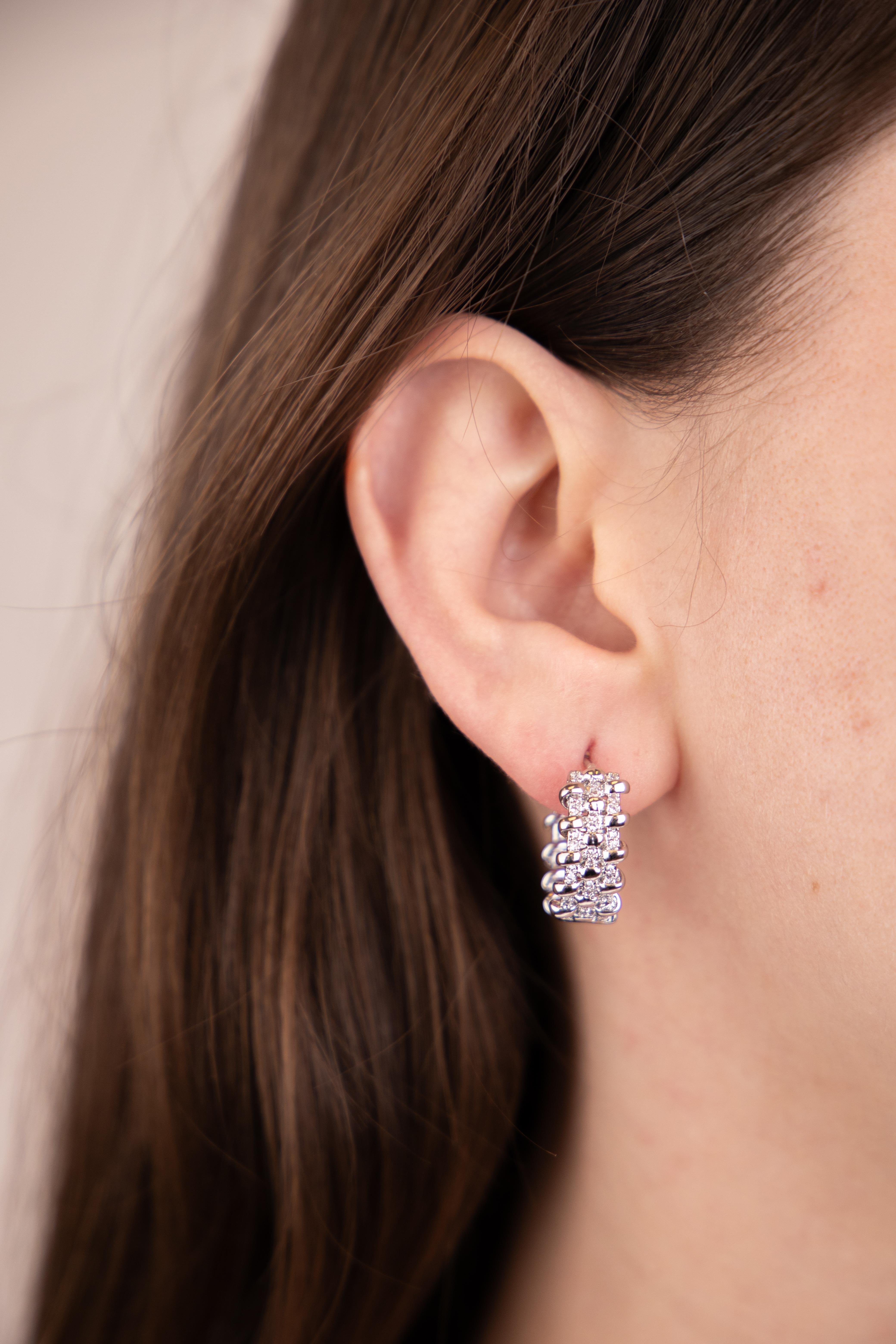 Sarmal Zirkon Taşlı Gümüş Halka Küpe