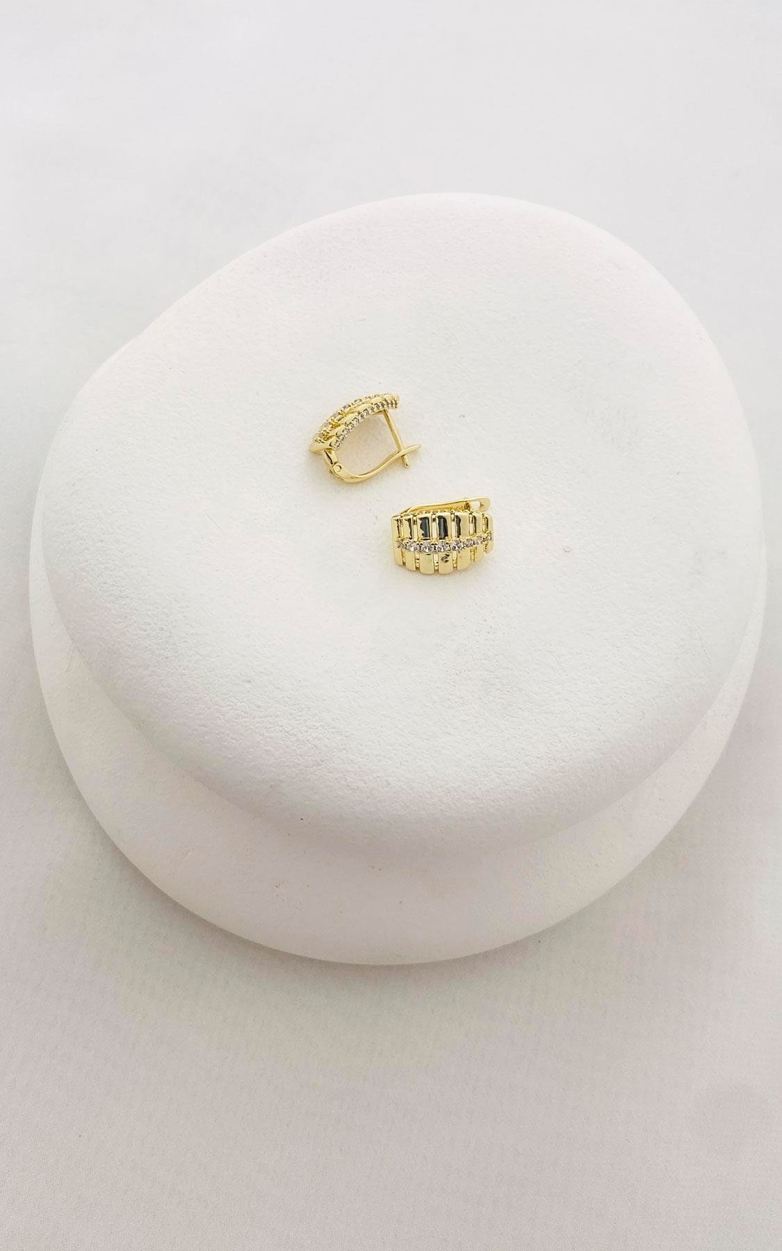 Şerit ve Taşlı Gold Halka Küpe