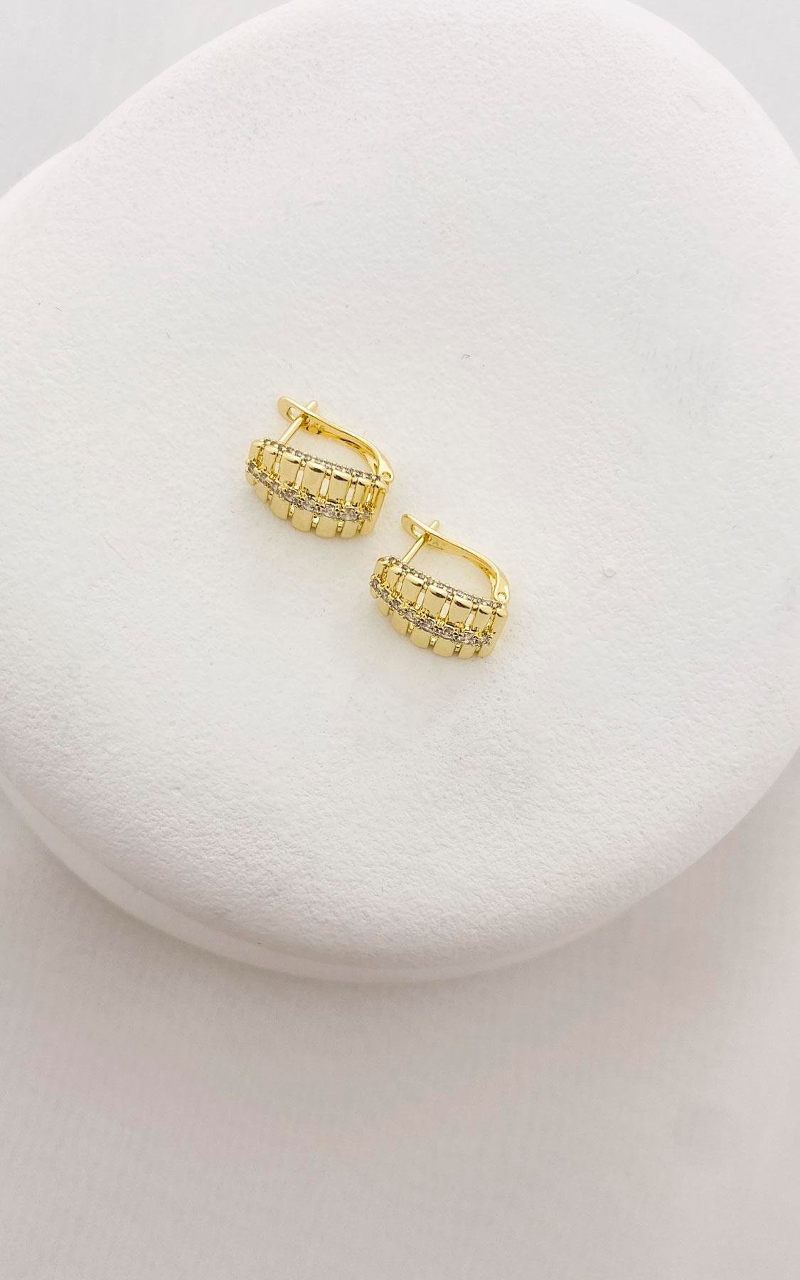 Şerit ve Taşlı Gold Halka Küpe