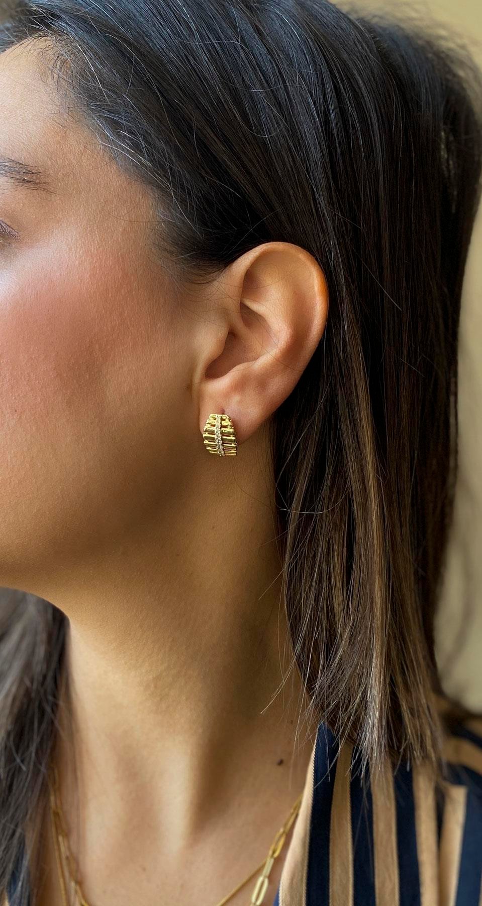 Şerit ve Taşlı Gold Halka Küpe