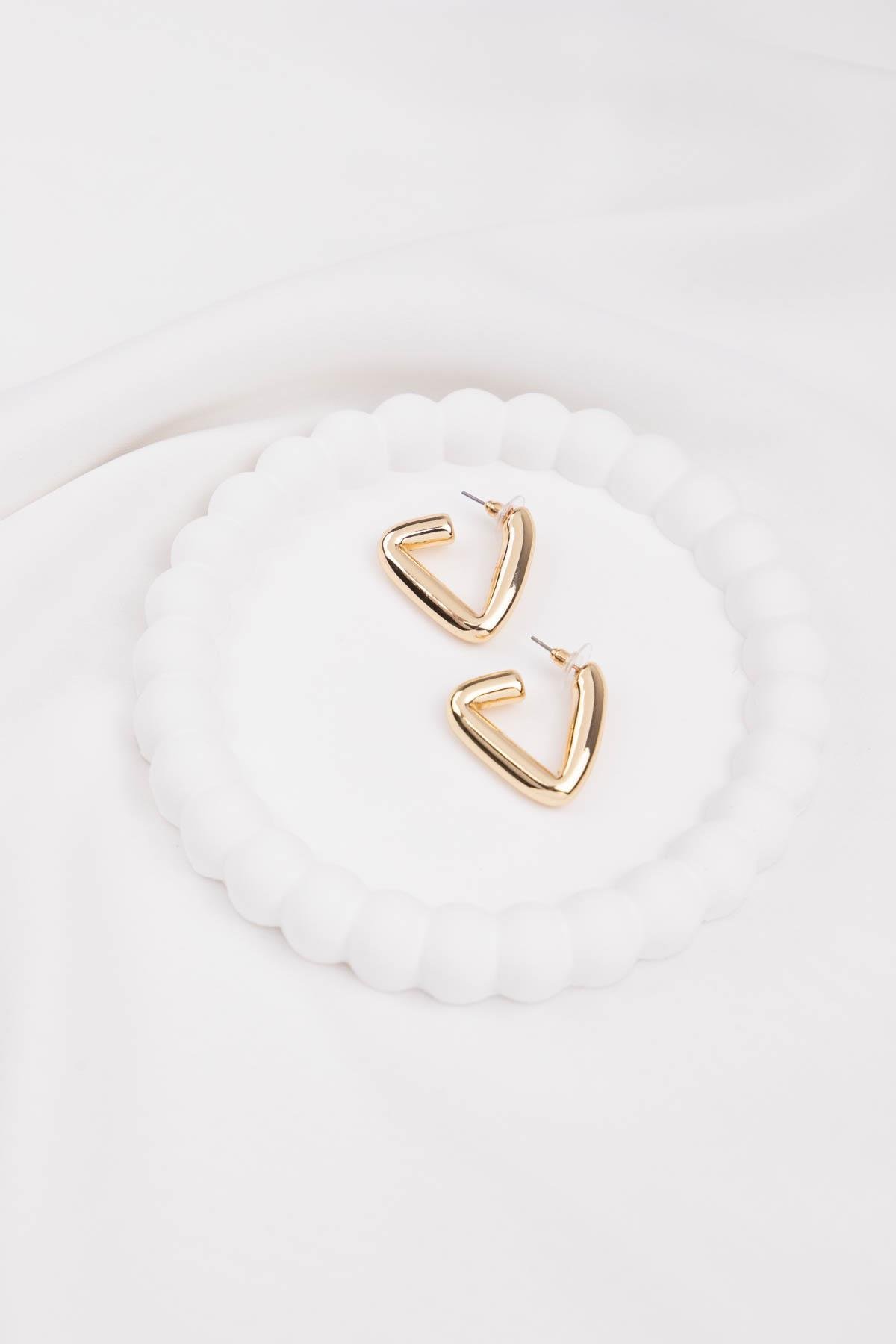 Üçgen Formlu Gold Yarım Halka Küpe