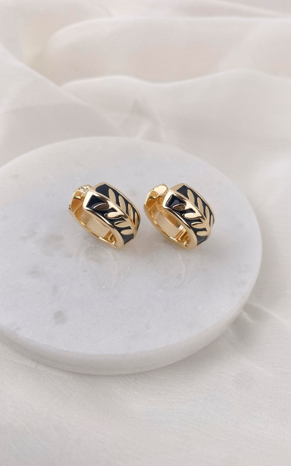 Yaprak Desenli Siyah Gold Halka Küpe