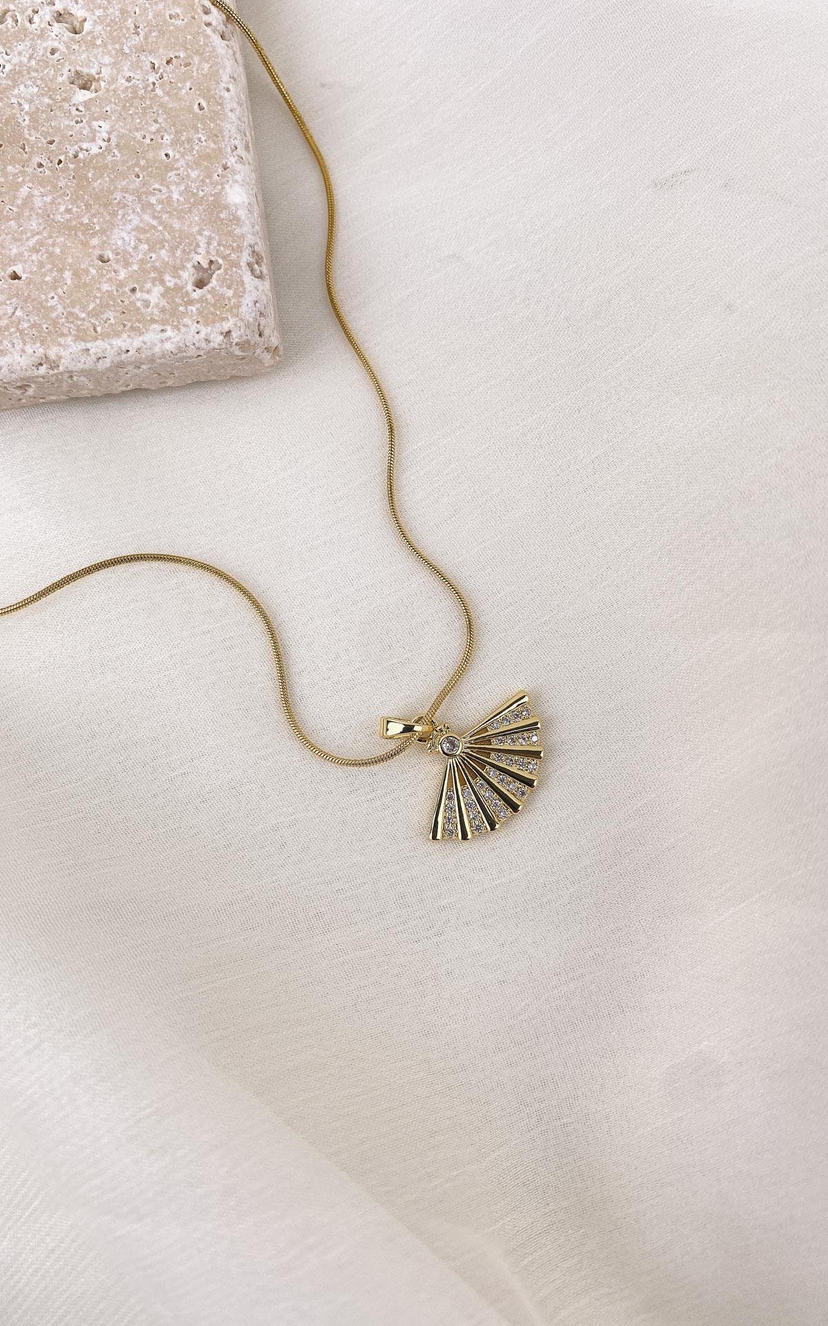 Yelpaze Figürlü Gold Çelik Kolye