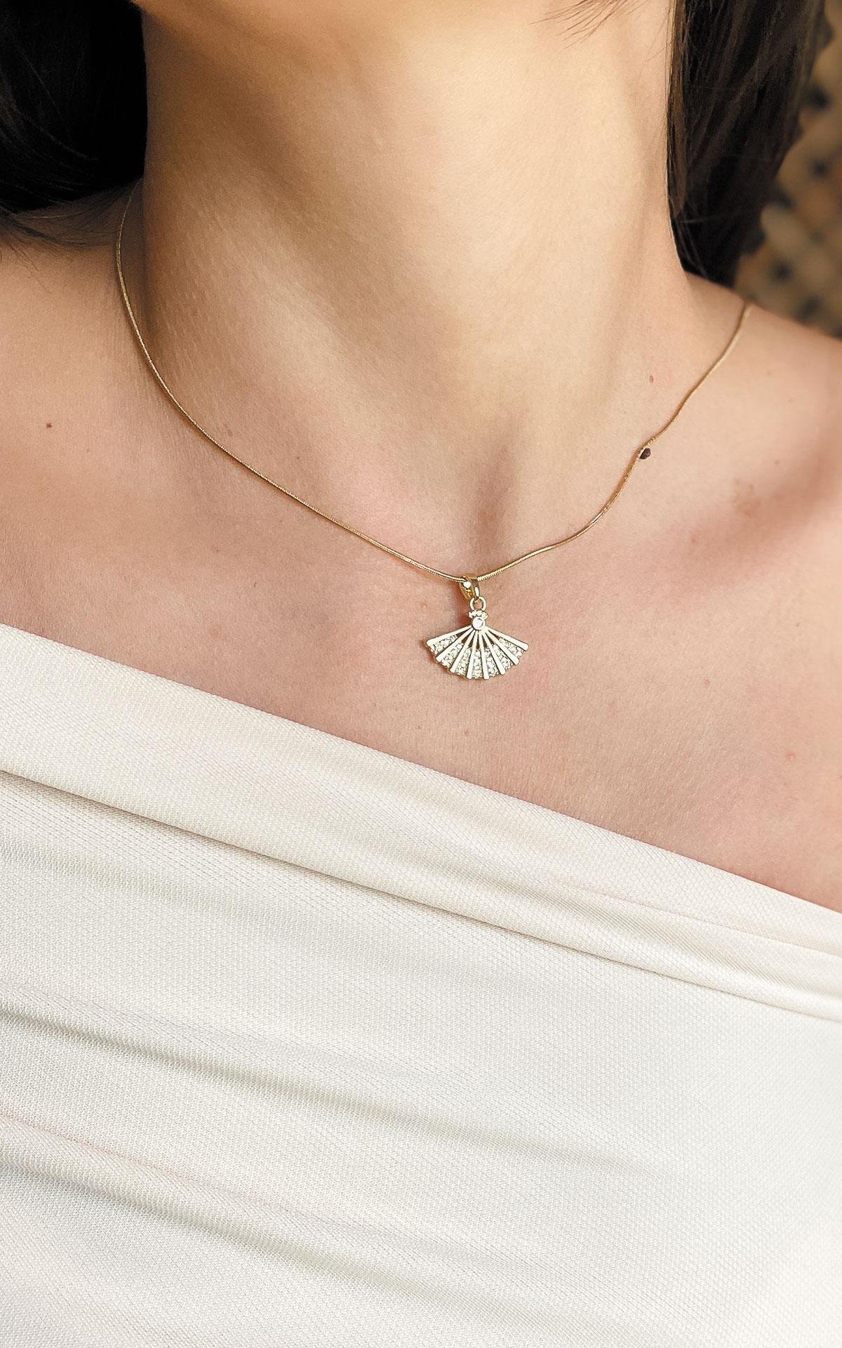 Yelpaze Figürlü Gold Çelik Kolye