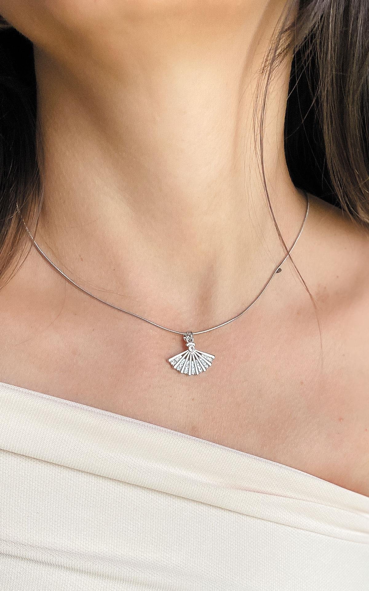 Yelpaze Figürlü Gümüş Çelik Kolye