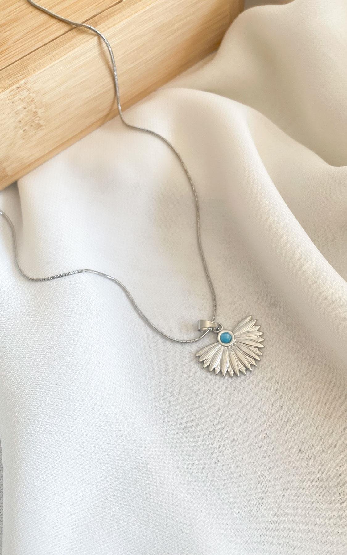 Yelpaze Formlu Yılan Zincirli Gümüş Çelik Kolye