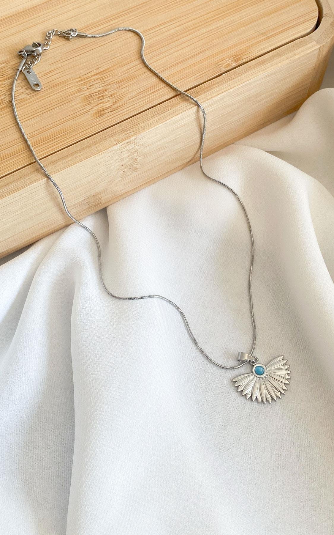 Yelpaze Formlu Yılan Zincirli Gümüş Çelik Kolye