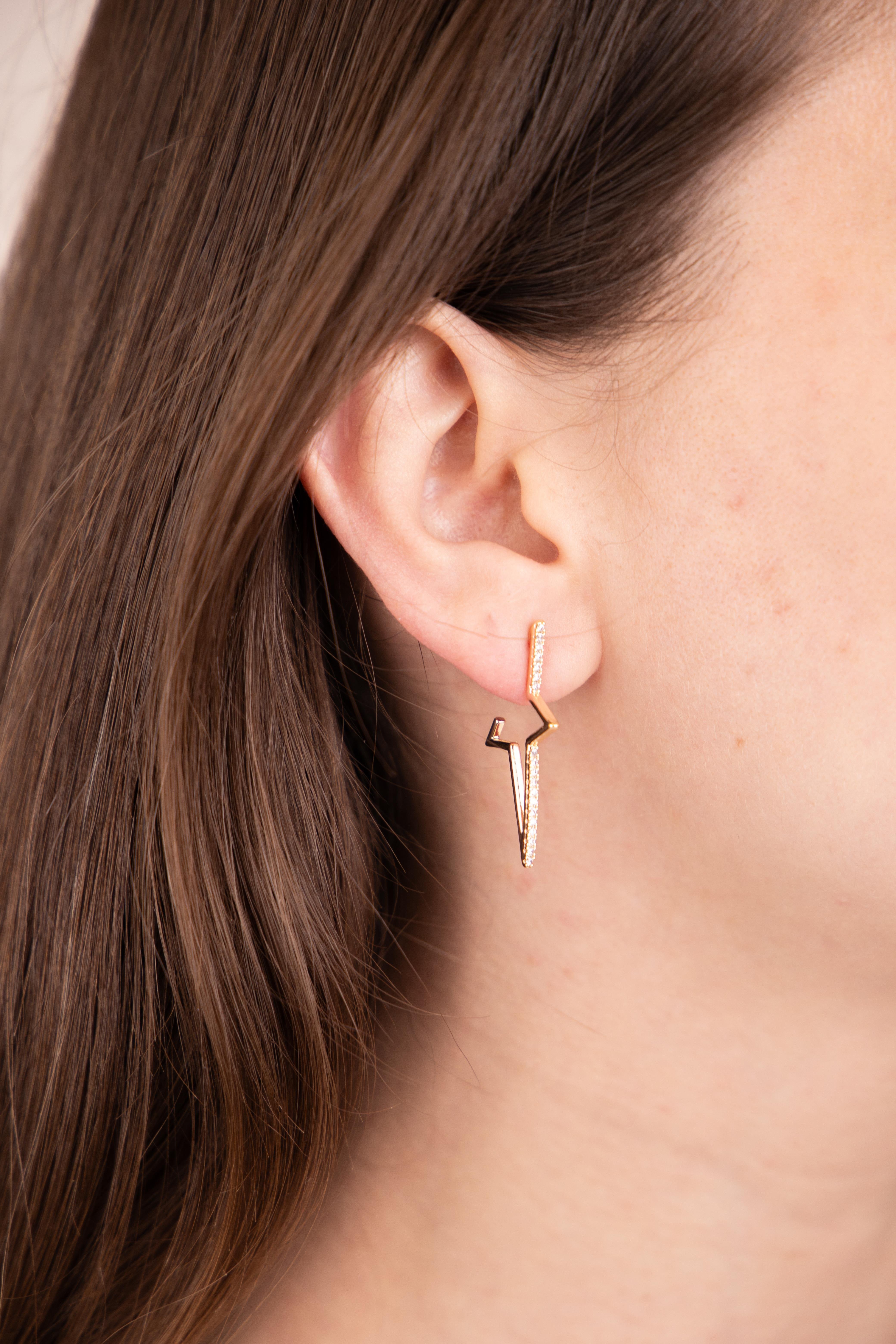 Yıldız Figürlü Gold Yarım Halka Küpe