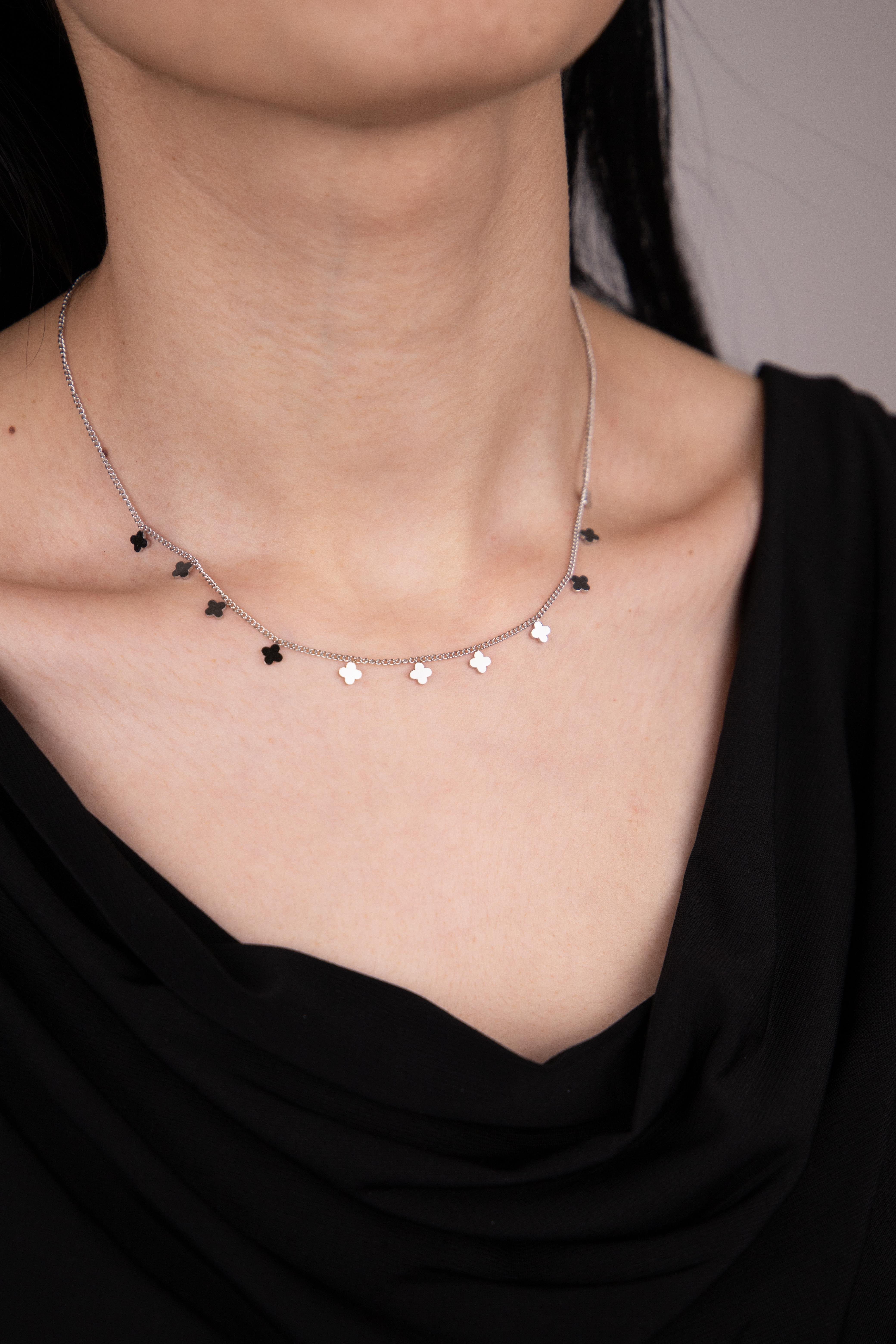 Yonca Sıralı Gümüş Çelik Kolye