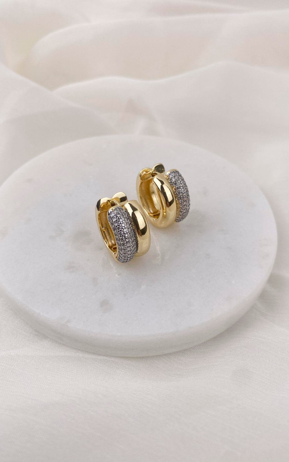 Zirkon Taşlı Çift Sıra Görünümlü Gold Gümüş Halka Küpe