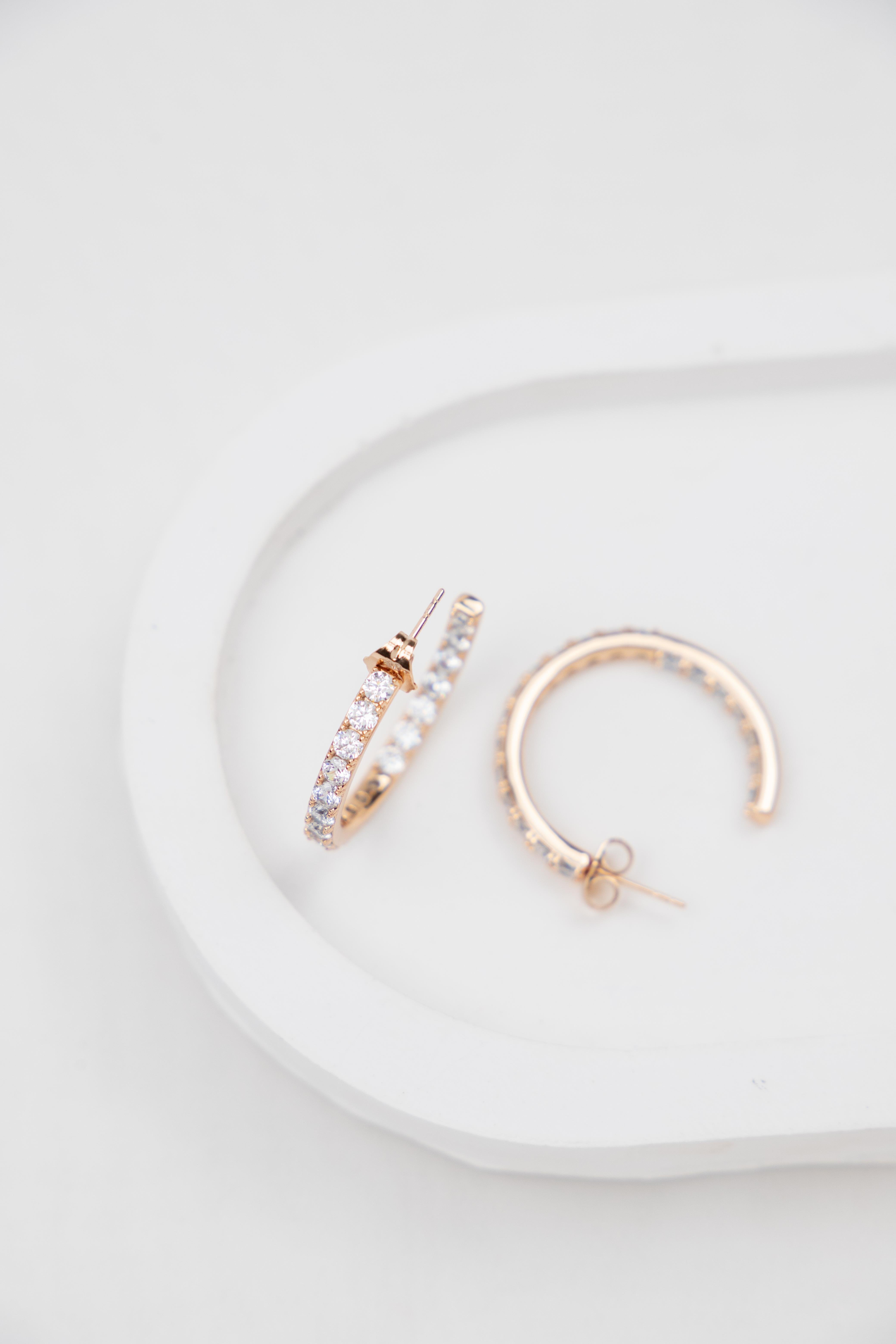 Zirkon Taşlı Gold Yarım Halka Küpe