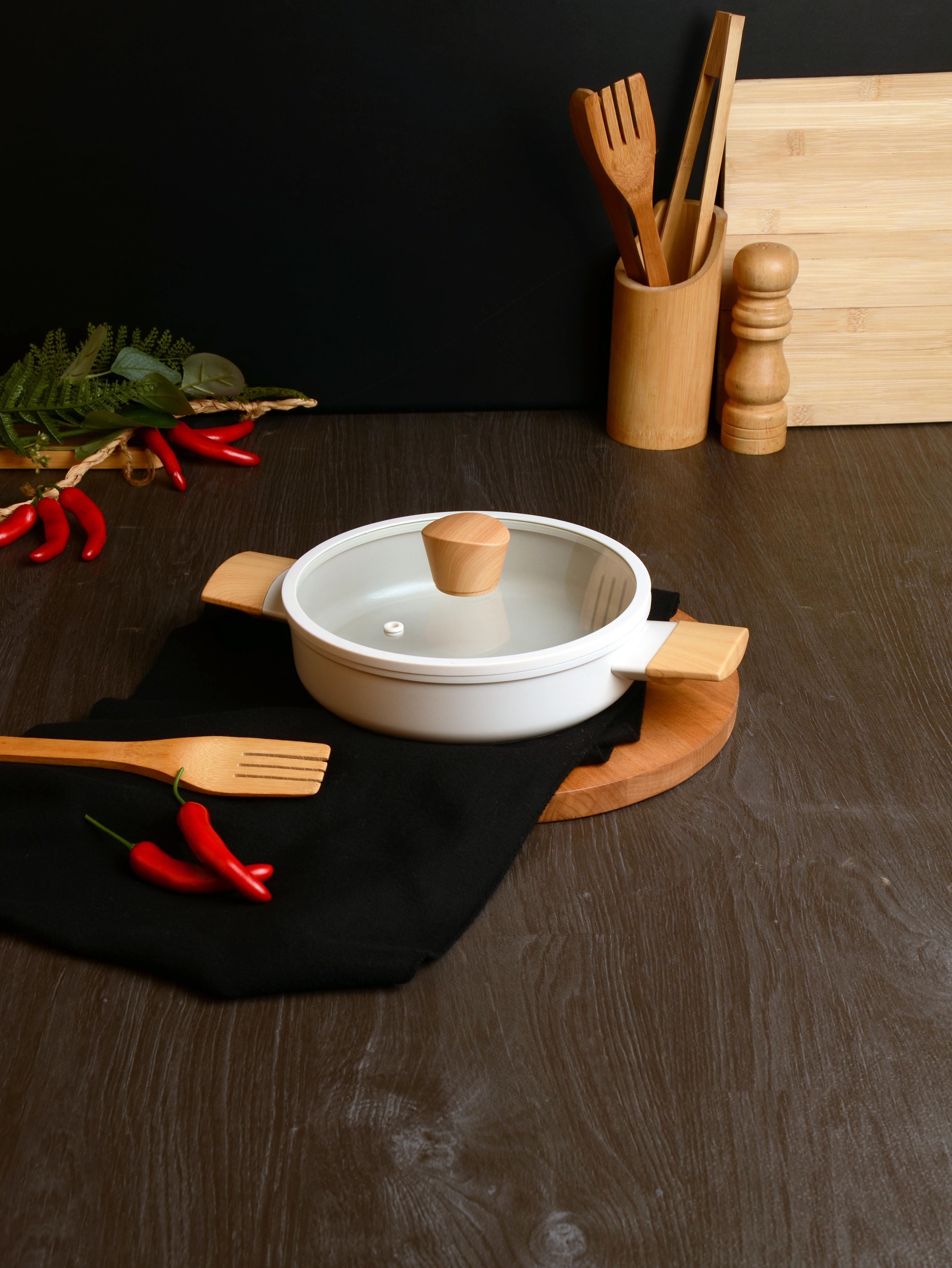 BELARİVA-18 CM KAPAKLI BEYAZ AHŞAP SAPLI SAHAN