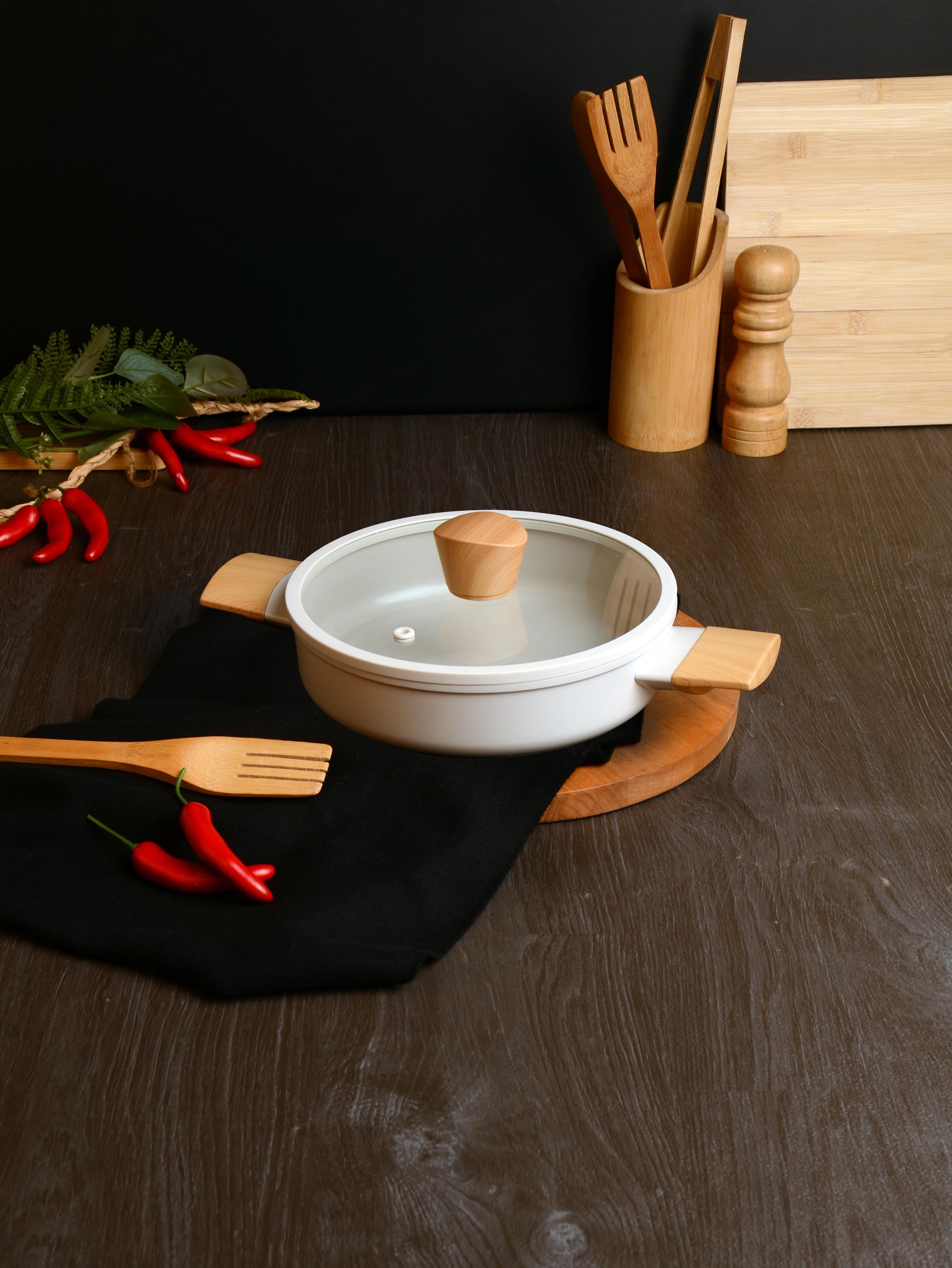 BELARİVA-20 CM KAPAKLI BEYAZ AHŞAP SAPLI SAHAN