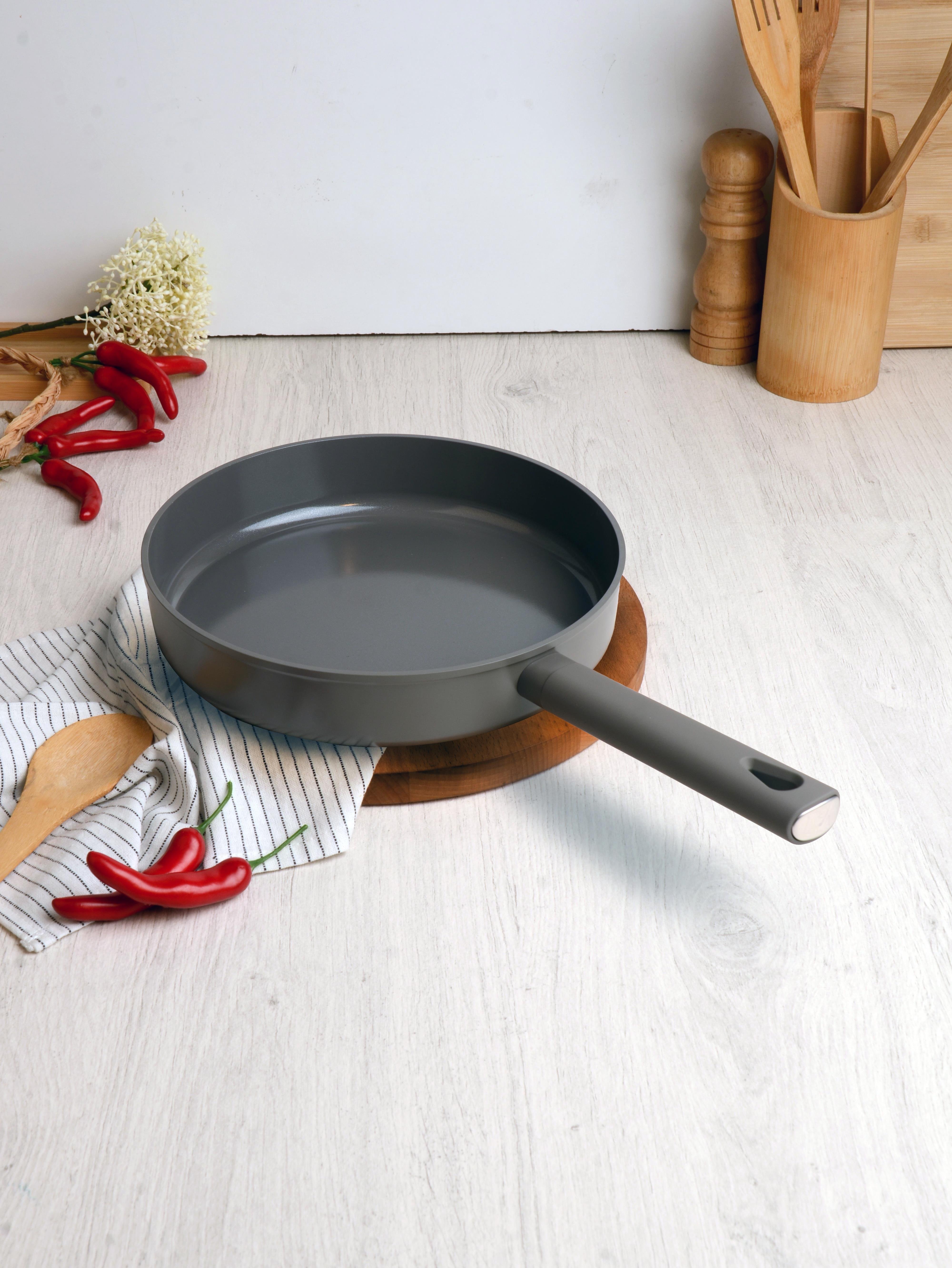 BELARİVA-24 CM GRİ SİLİKON SAPLI TAVA