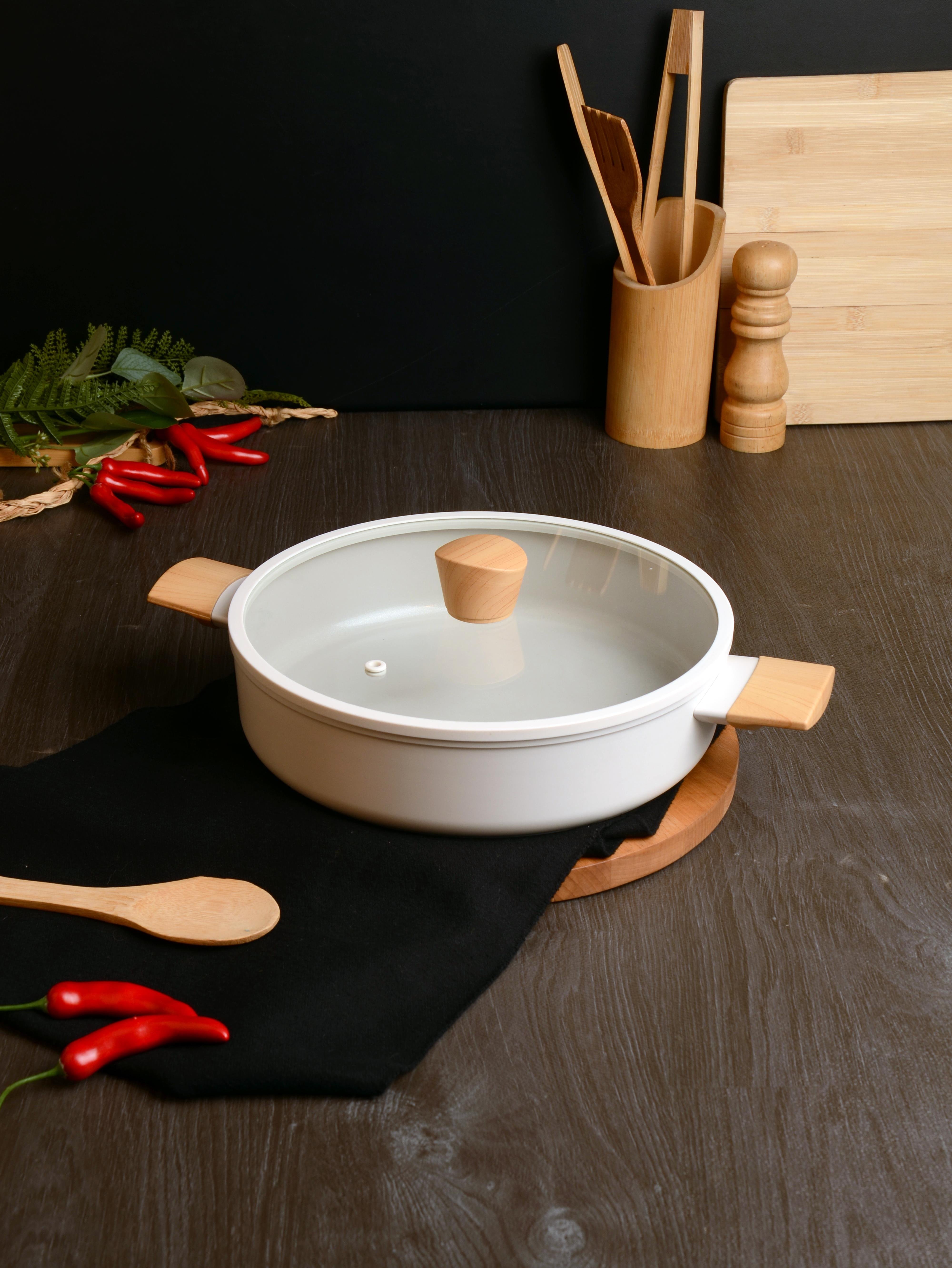 BELARİVA-26 CM BEYAZ AHŞAP SAPLI BASIK TENCERE