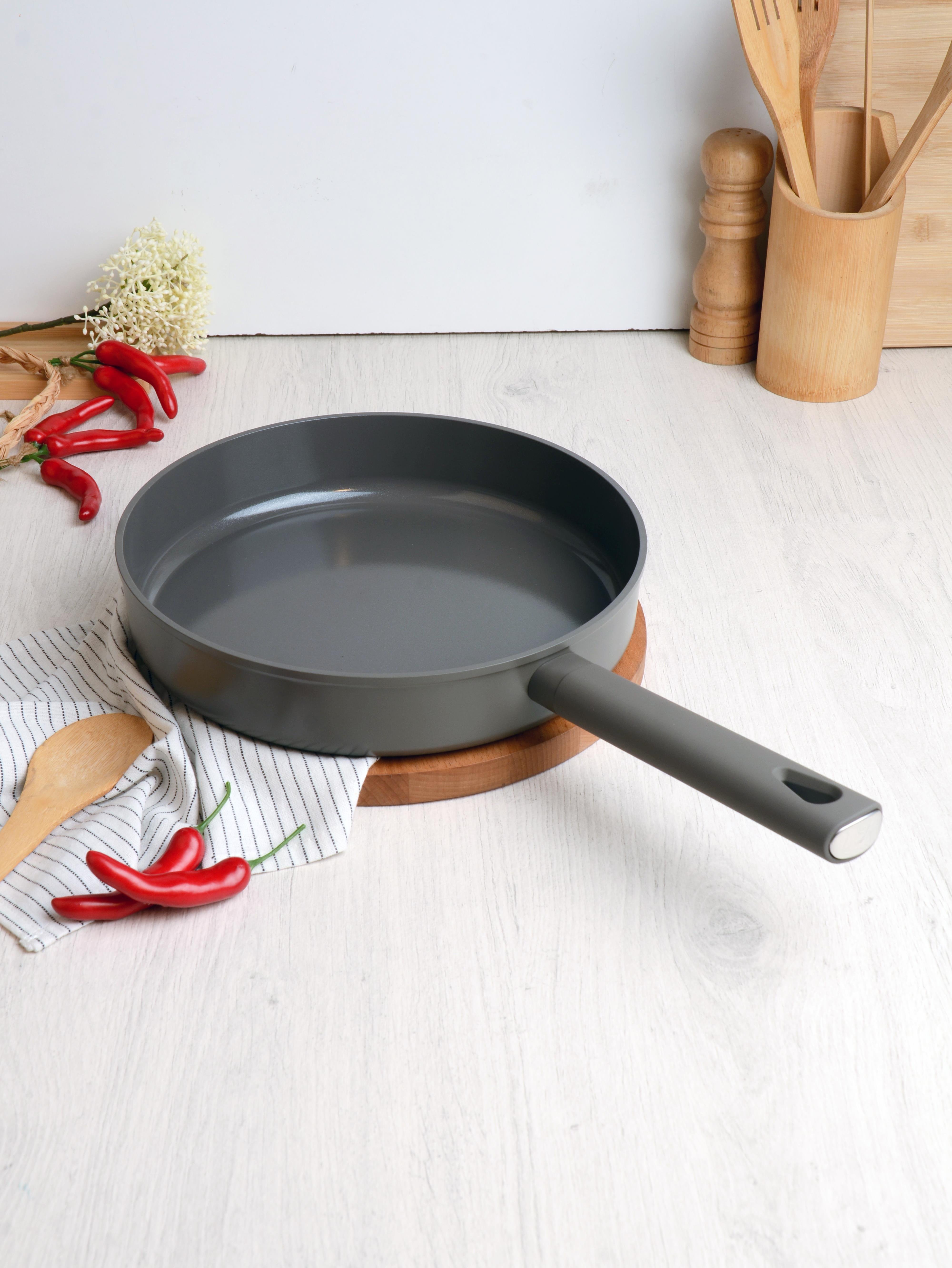 BELARİVA-26 CM GRİ SİLİKON SAPLI TAVA