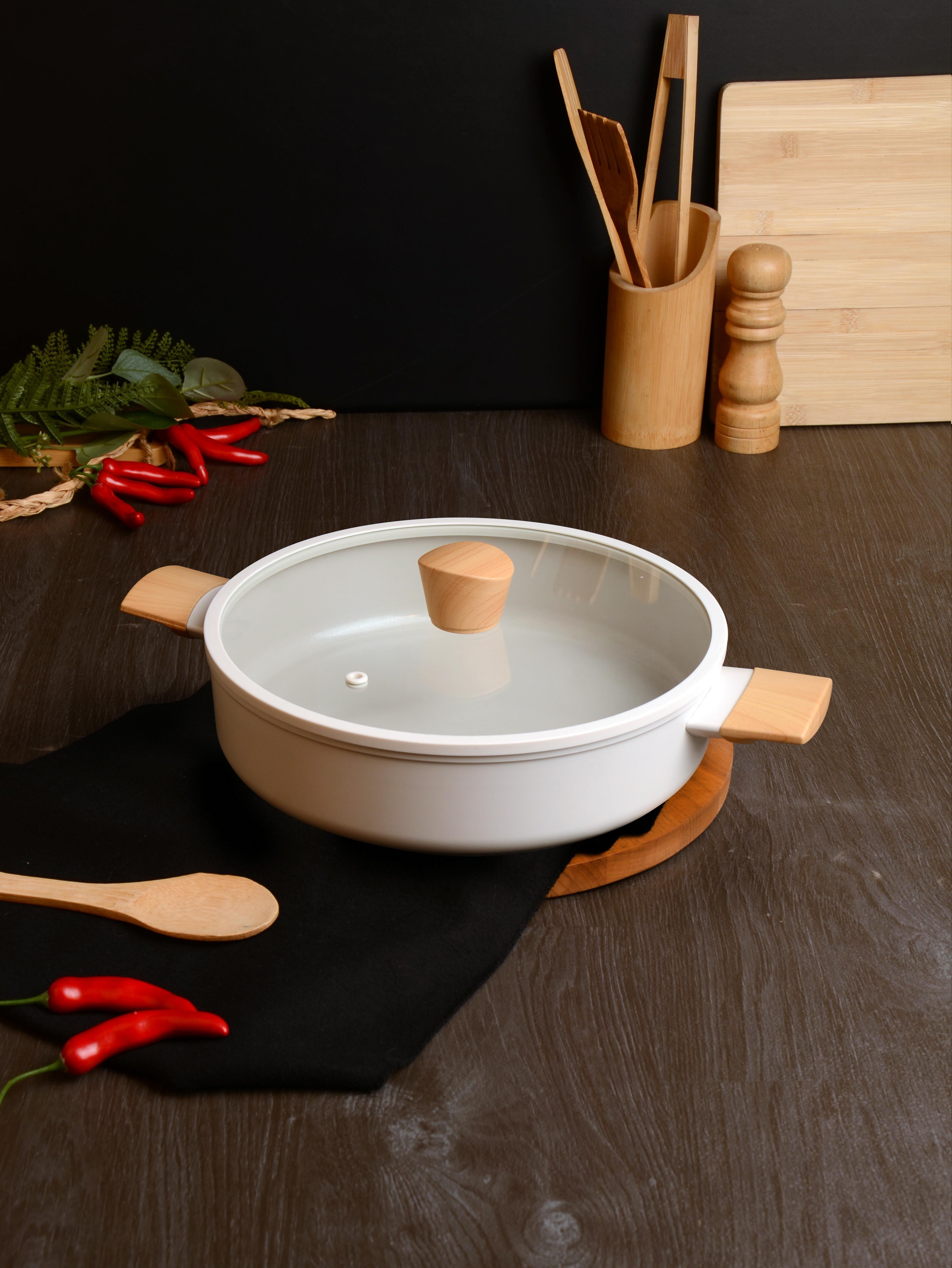 BELARİVA-28 CM BEYAZ AHŞAP SAPLI BASIK TENCERE