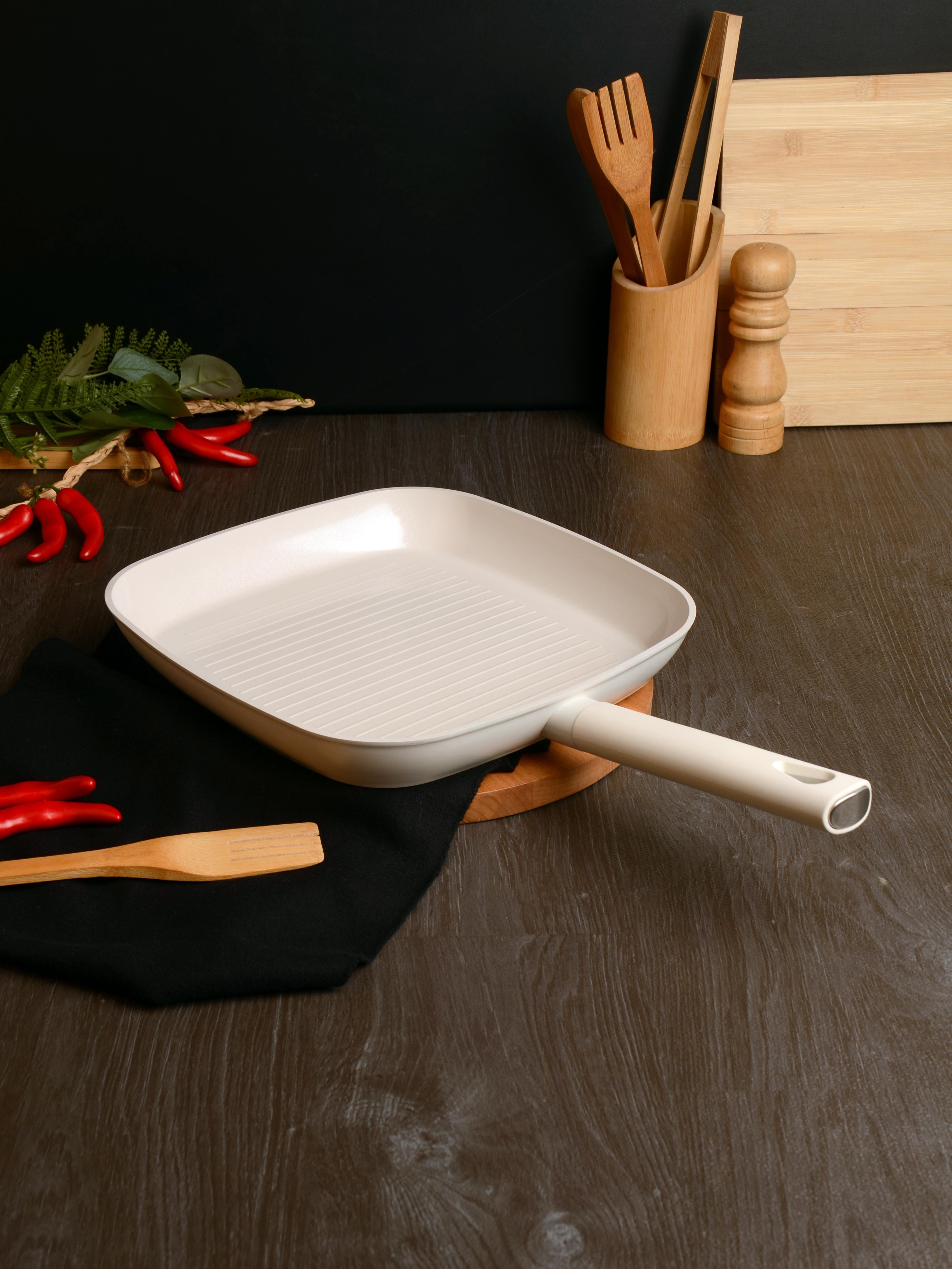 BELARİVA-28 CM BEYAZ SİLİKON SAPLI IZGARA TAVASI