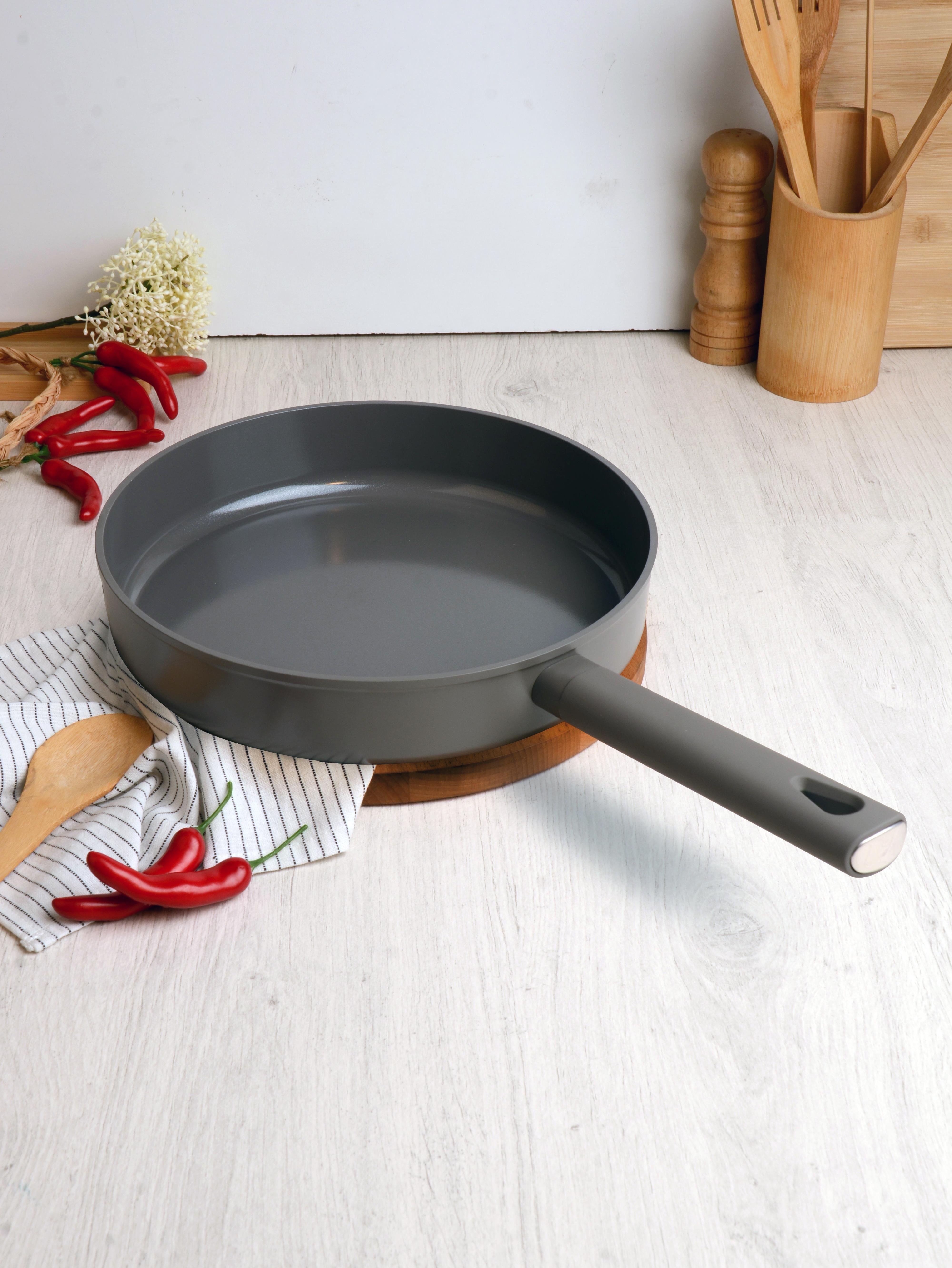 BELARİVA-28 CM GRİ SİLİKON SAPLI TAVA