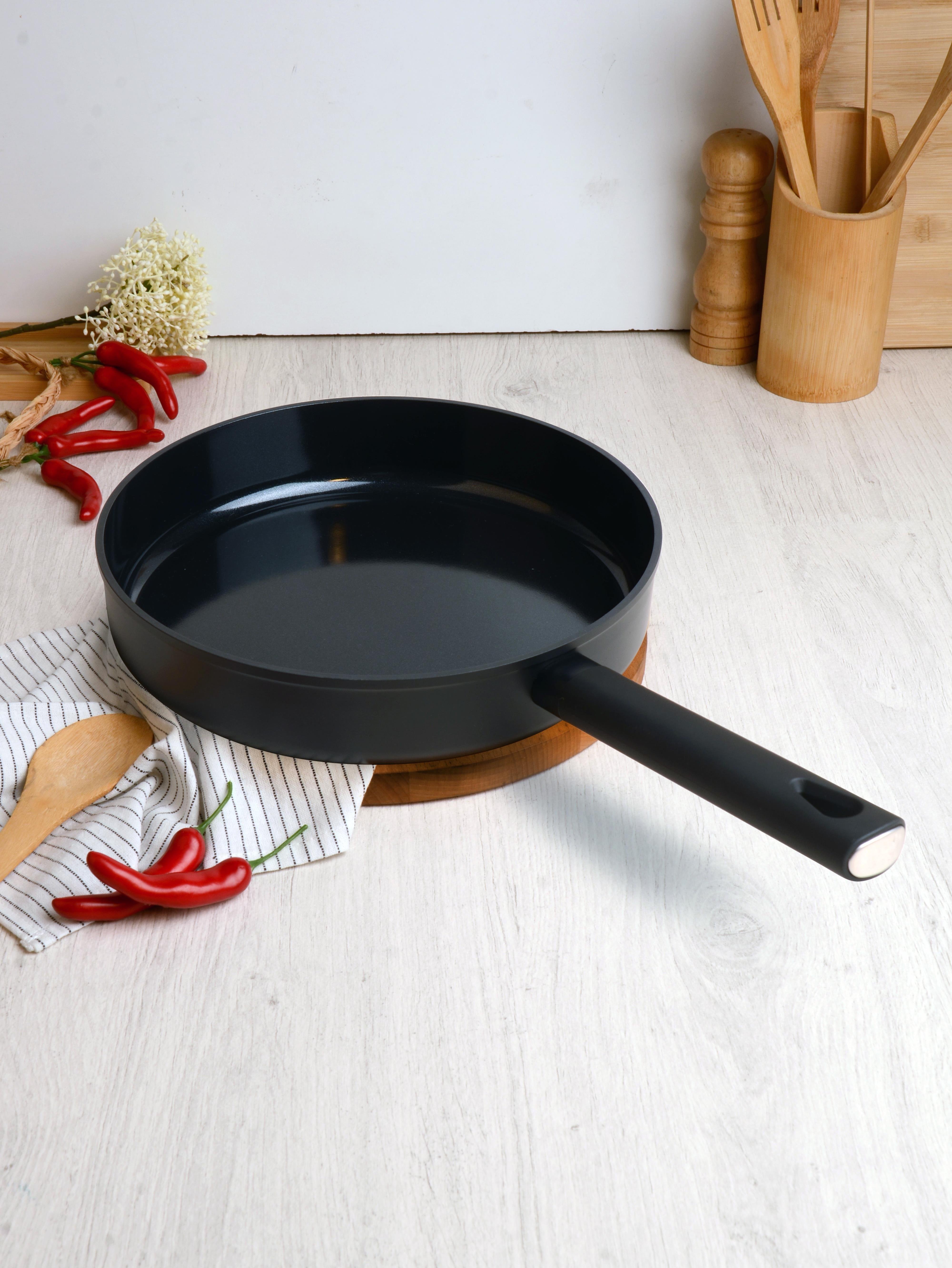 BELARİVA-28 CM SİYAH SİLİKON SAPLI TAVA