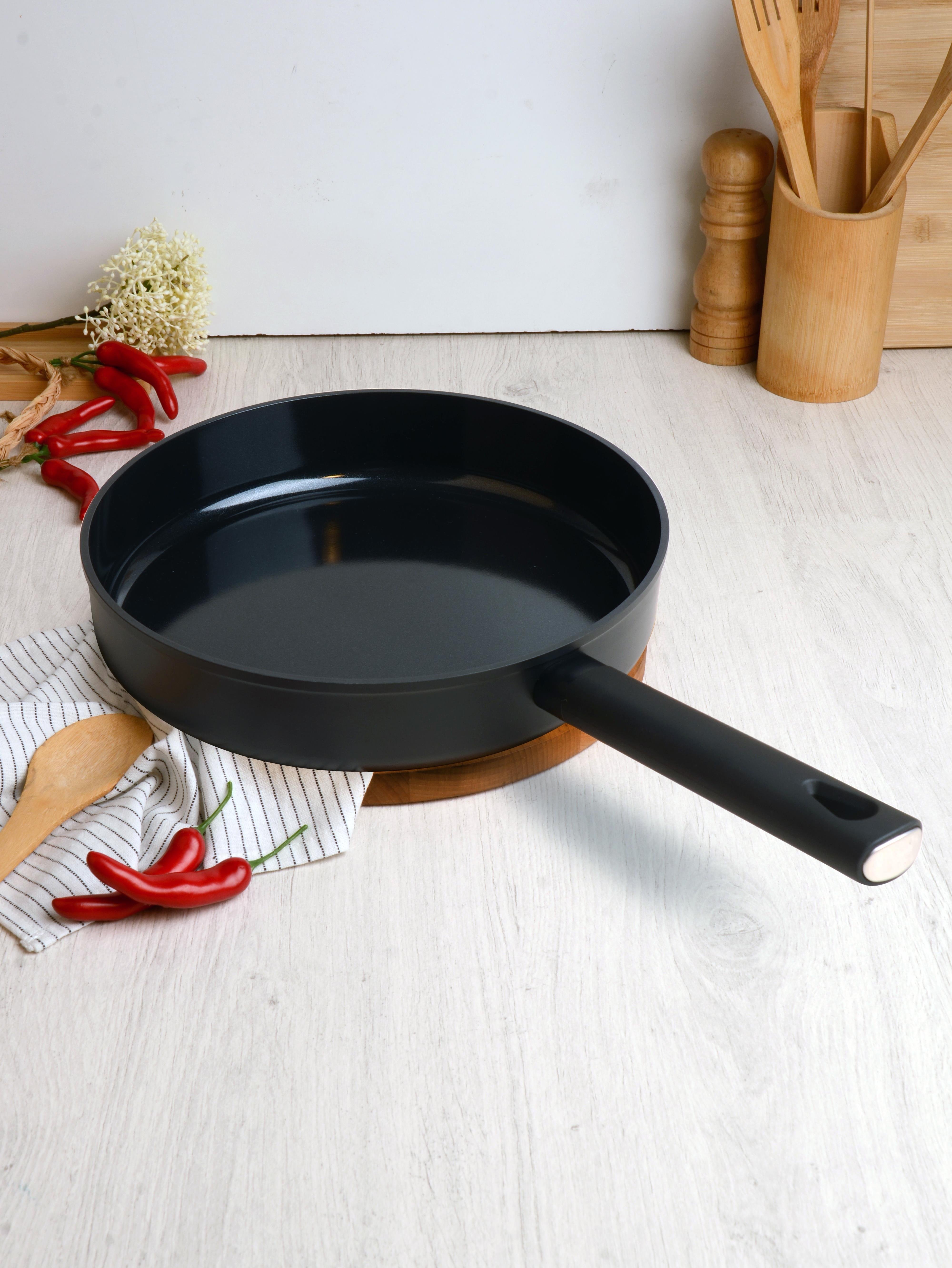 BELARİVA-30 CM SİYAH SİLİKON SAPLI TAVA