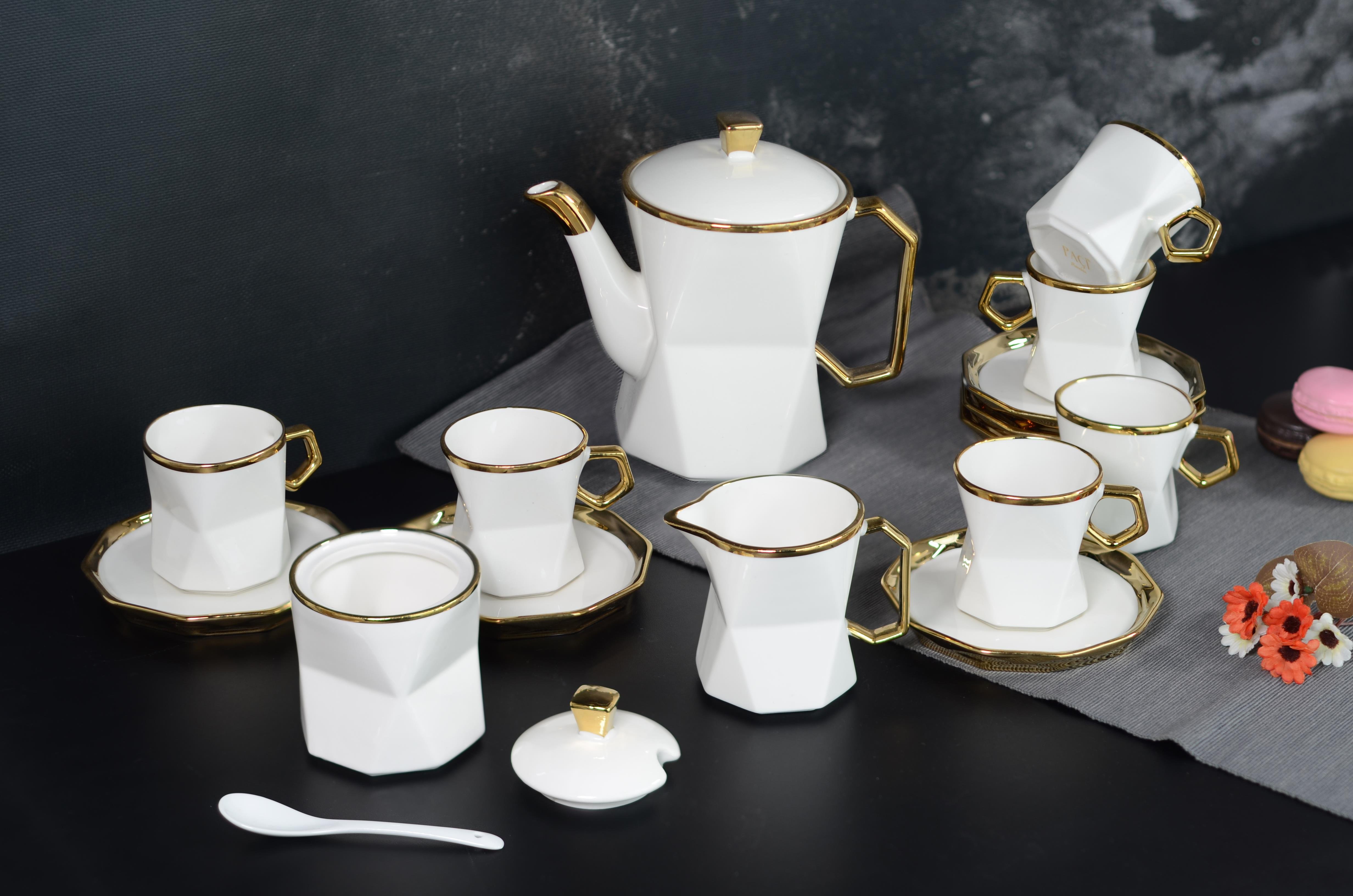 PAÇİ-18 PARÇA PORSELEN ÇAY SETİ