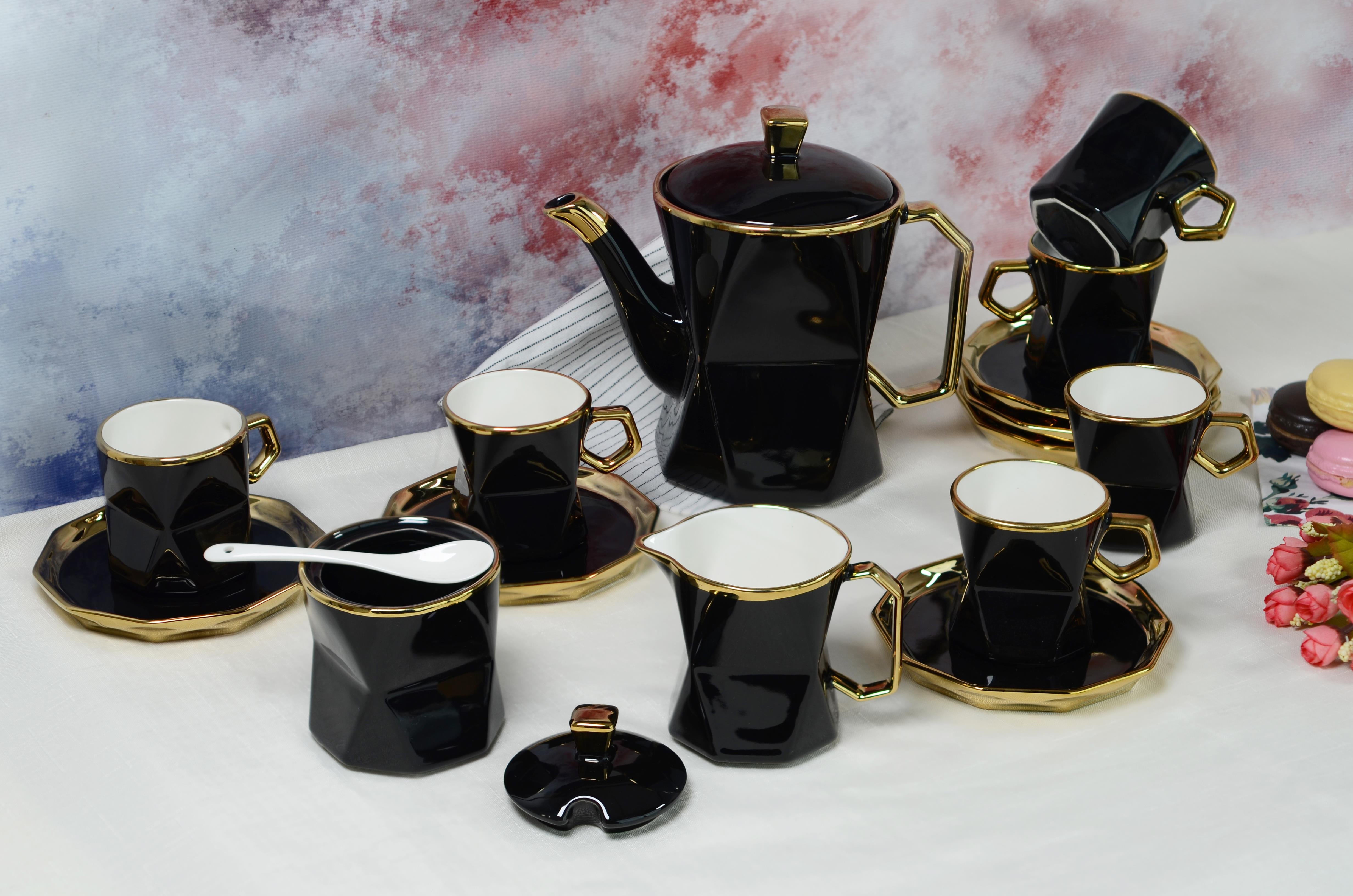 PAÇİ-18 PARÇA PORSELEN ÇAY SETİ