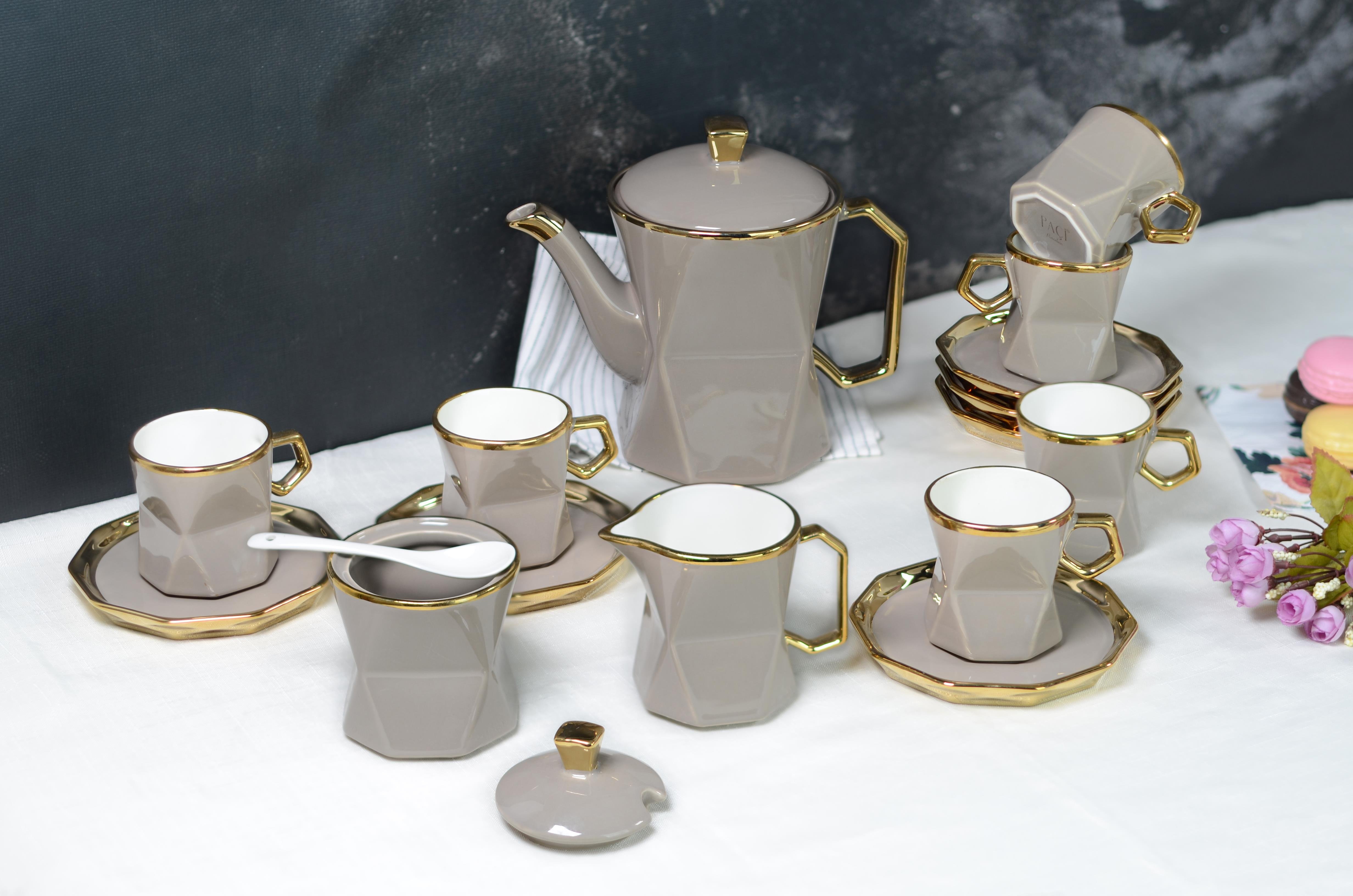 PAÇİ-18 PARÇA PORSELEN ÇAY SETİ