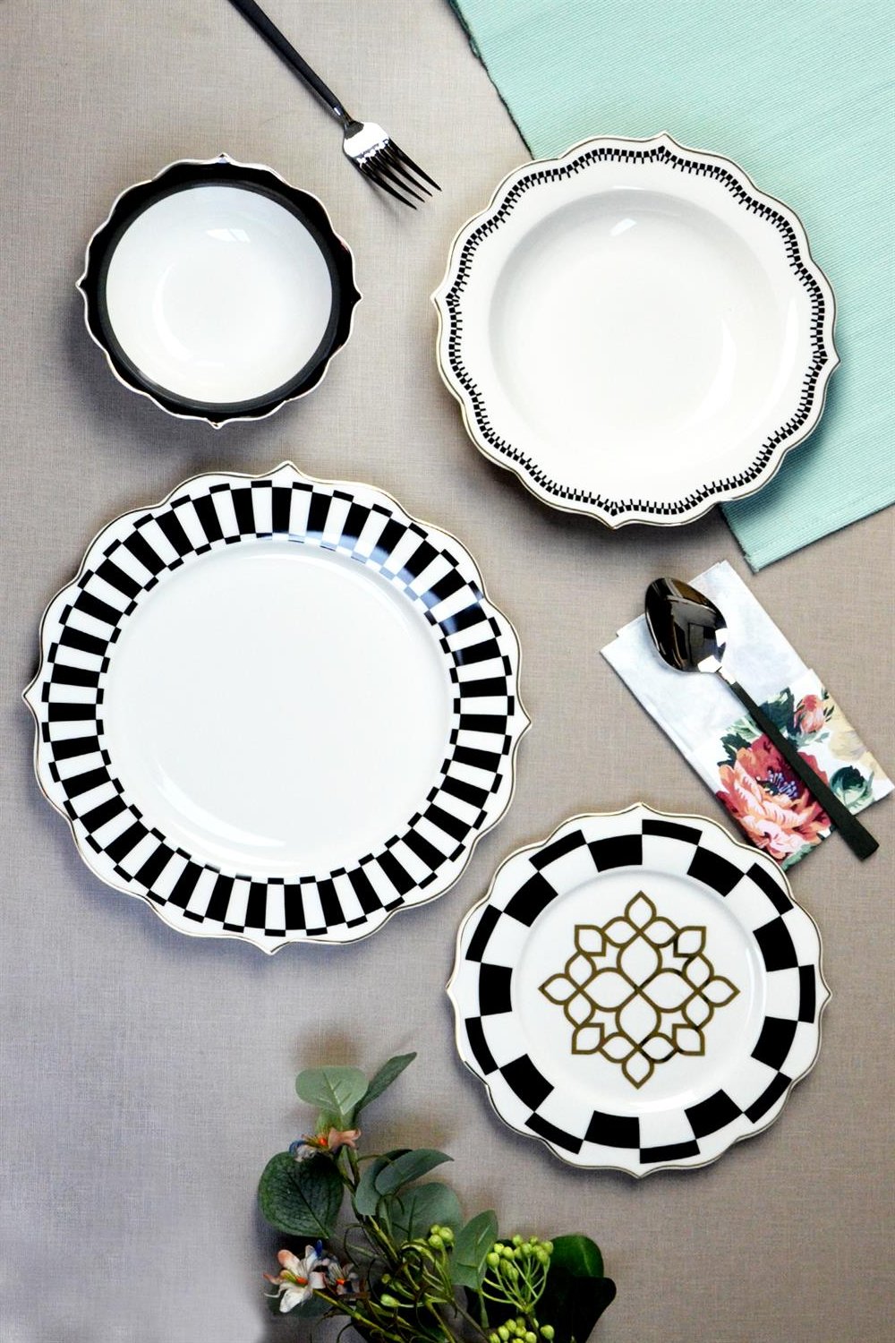 PAÇİ-24 PARÇA FLORA BONE CHİNA YEMEK TAKIMI
