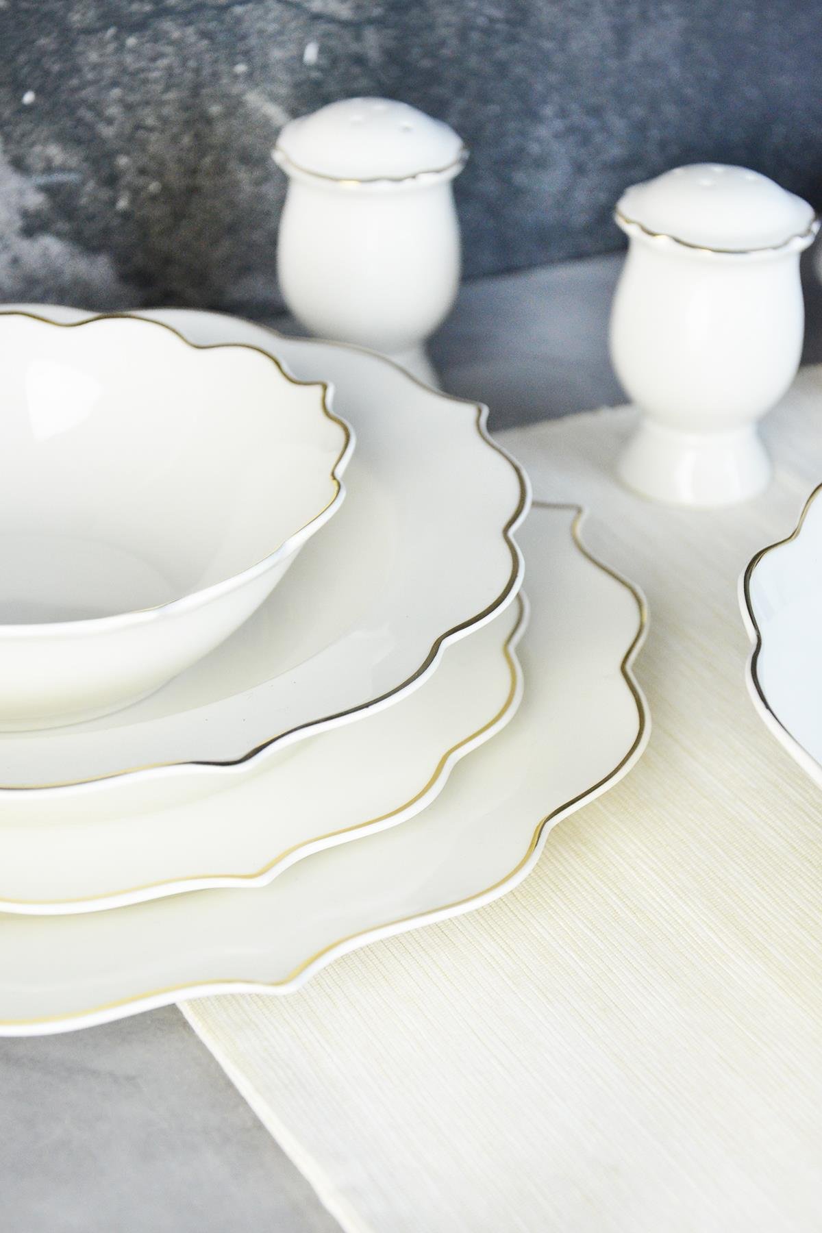 PAÇİ-56 PARÇA FLORA BONE CHİNA YEMEK TAKIMI
