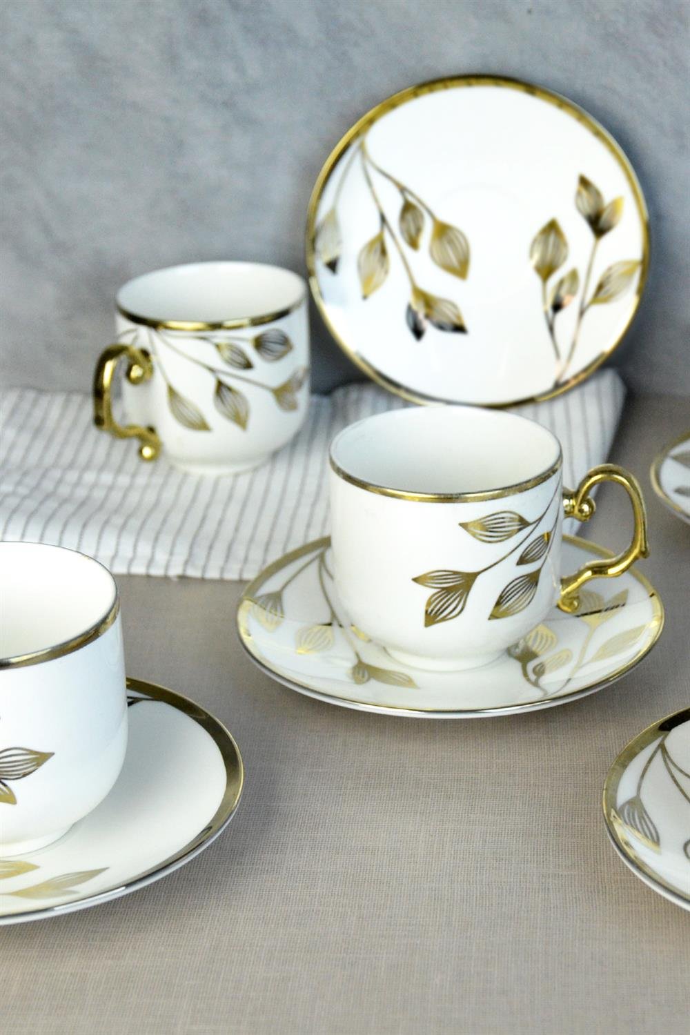 PAÇİ-BİNNUR YALDIZLI NESCAFE FİNCANI