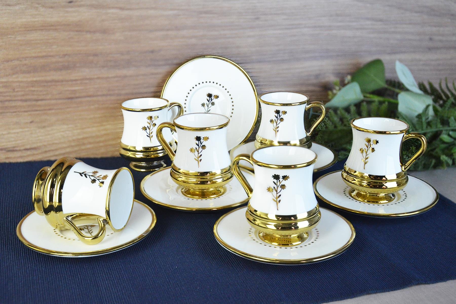 PAÇİ-FLORİNA AYAKLI BEYAZ YALDIZLI ÇİÇEKLİ KAHVE FİNCANI