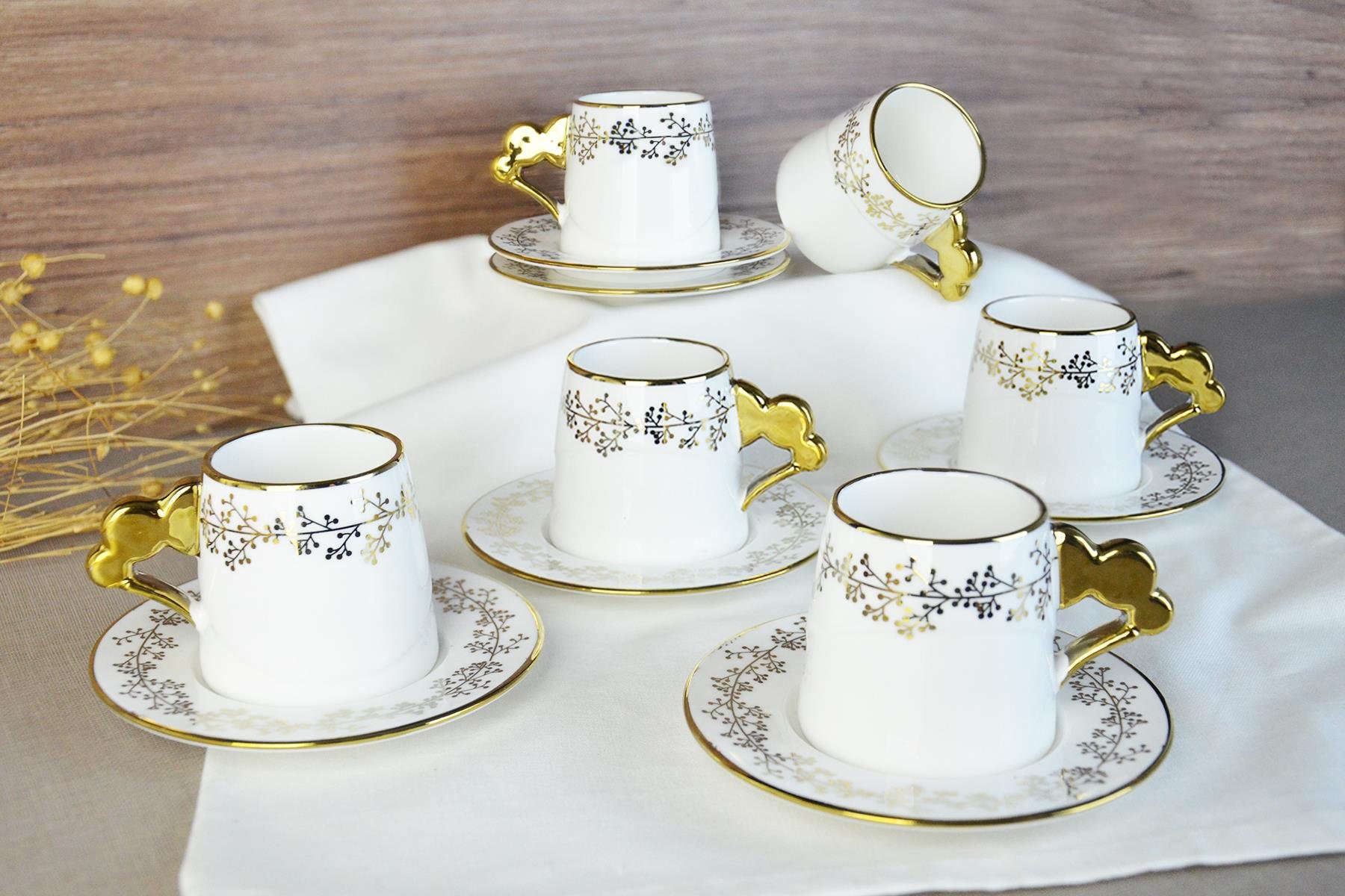 PAÇİ-GİSELLE BEYAZ YALDIZLI KAHVE FİNCANI