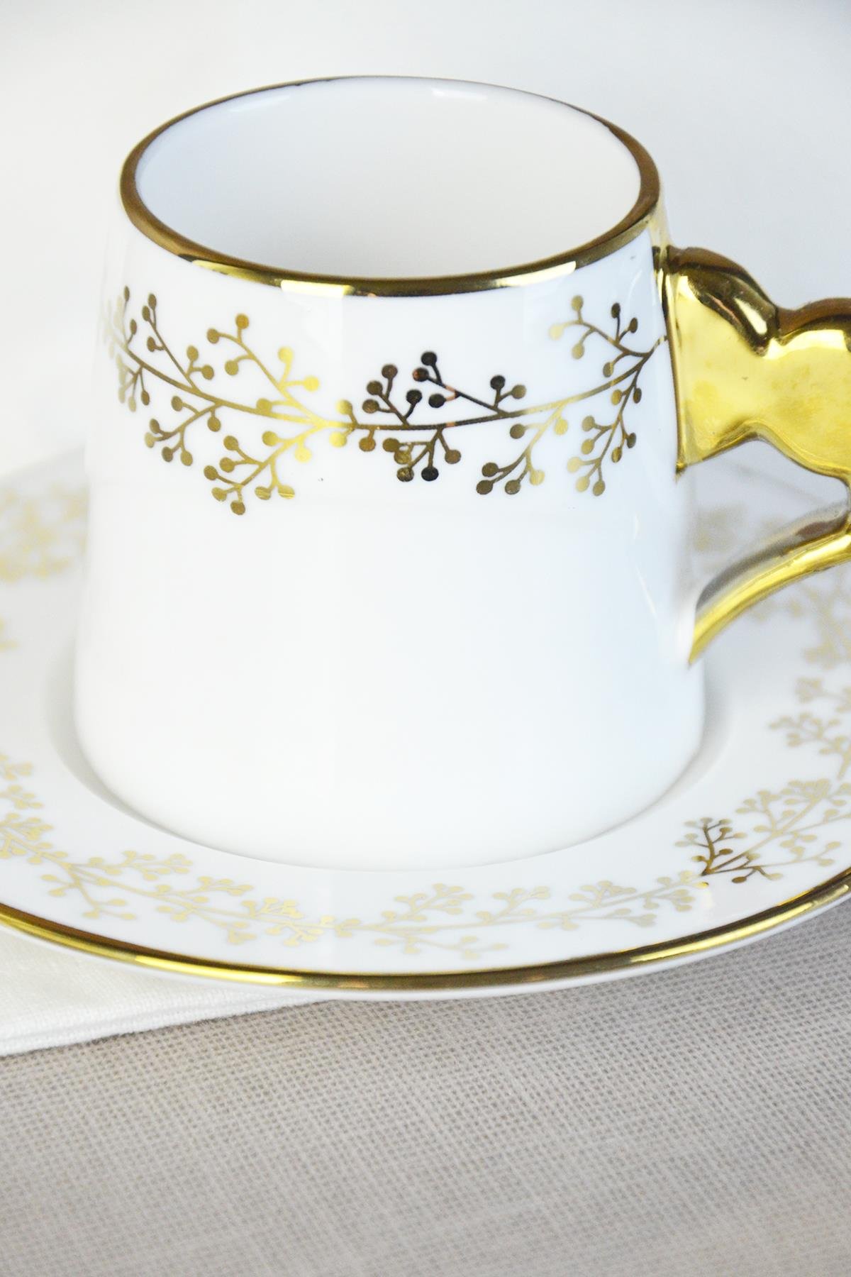 PAÇİ-GİSELLE BEYAZ YALDIZLI KAHVE FİNCANI