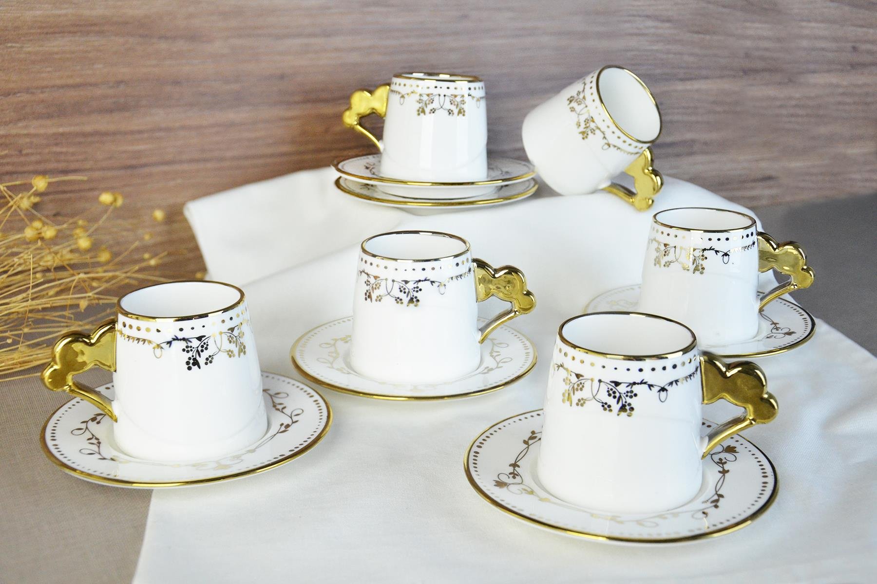 PAÇİ-GİSELLE BEYAZ YALDIZLI KAHVE FİNCANI