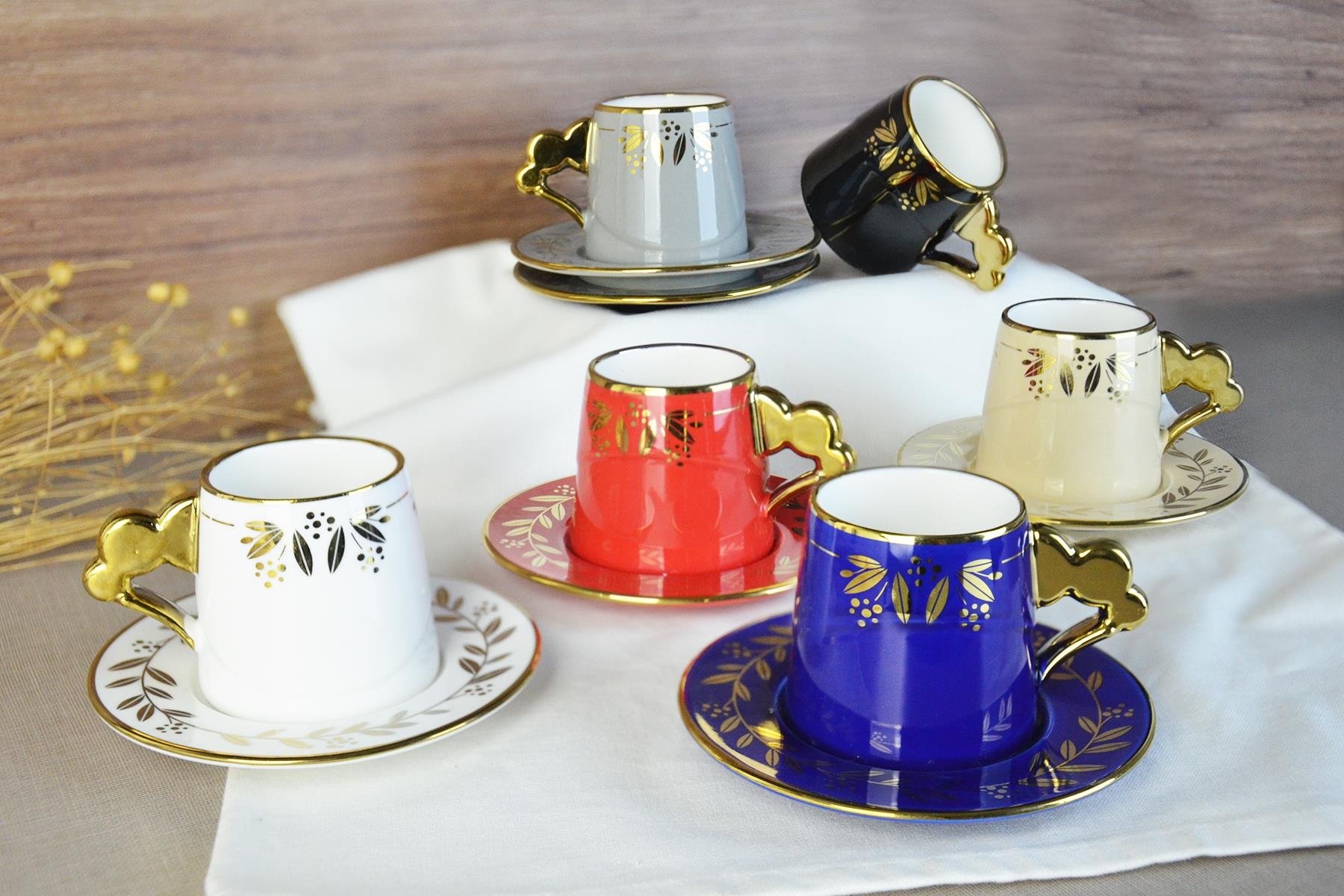 PAÇİ-GİSELLE RENKLİ YALDIZLI KAHVE FİNCANI