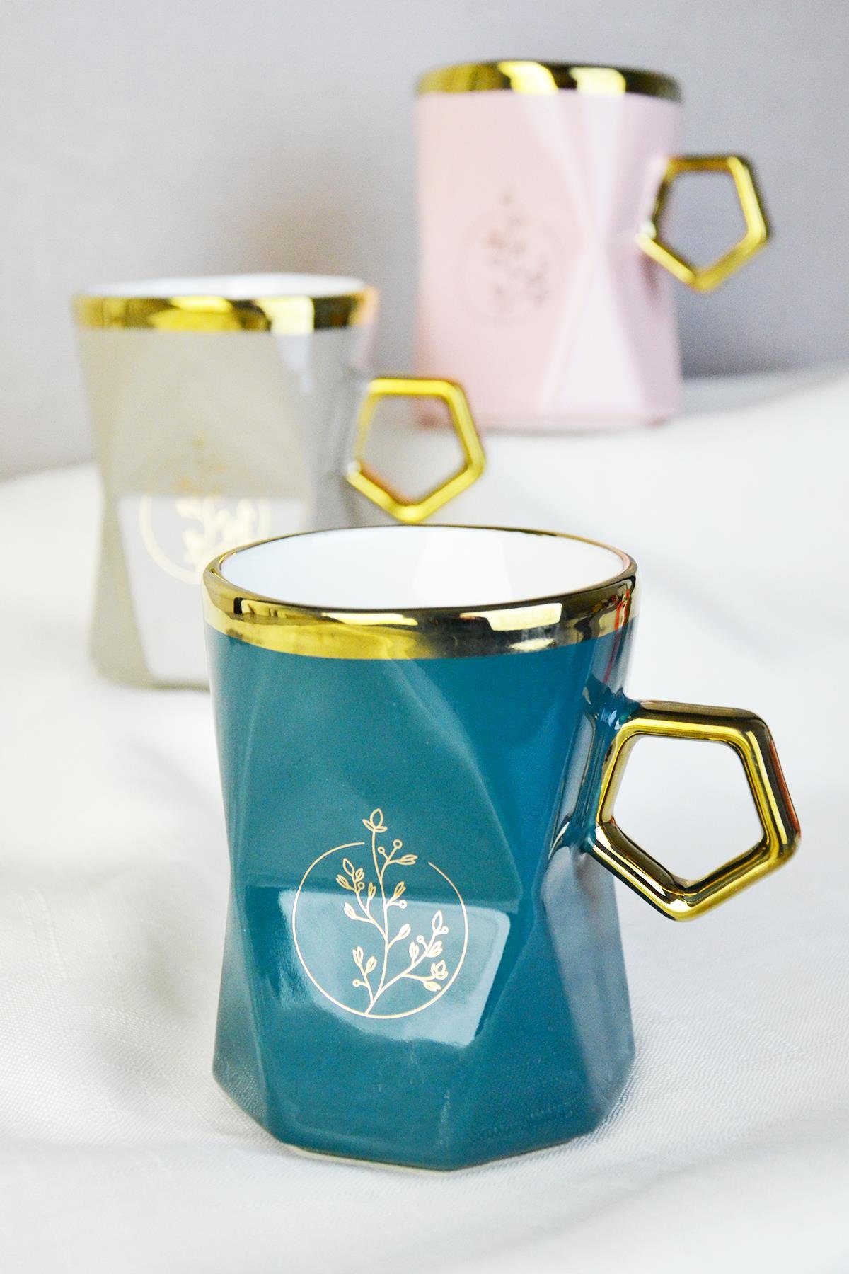 PAÇİ-MARTA YALDIZLI RENKLİ PORSELEN KUPA