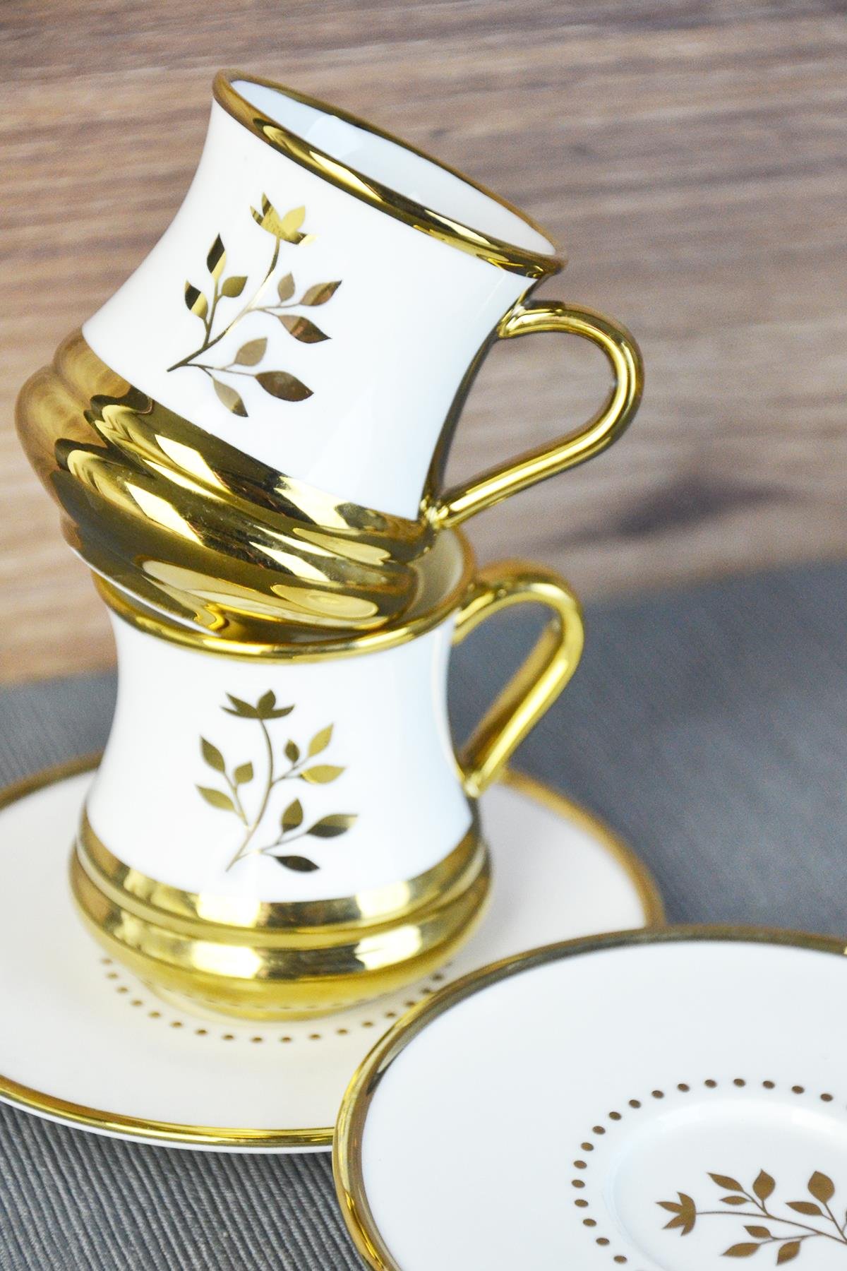 PAÇİ-REGİNA AYAKLI BEYAZ YALDIZLI ÇİÇEKLİ KAHVE FİNCANI