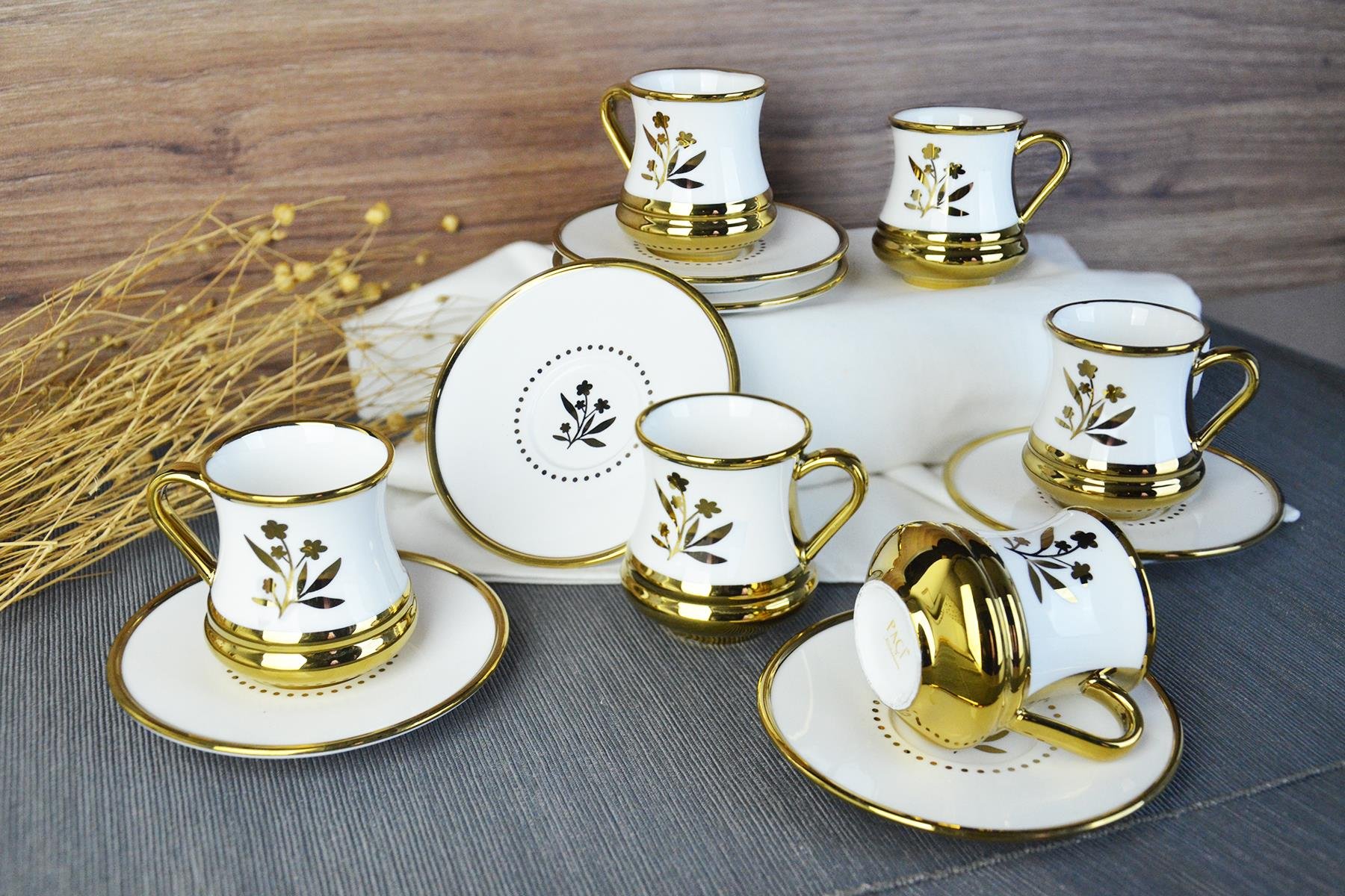 PAÇİ-REGİNA AYAKLI BEYAZ YALDIZLI ÇİÇEKLİ KAHVE FİNCANI