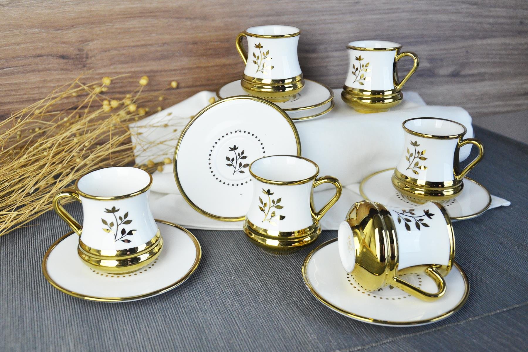 PAÇİ-REGİNA AYAKLI BEYAZ YALDIZLI ÇİÇEKLİ KAHVE FİNCANI