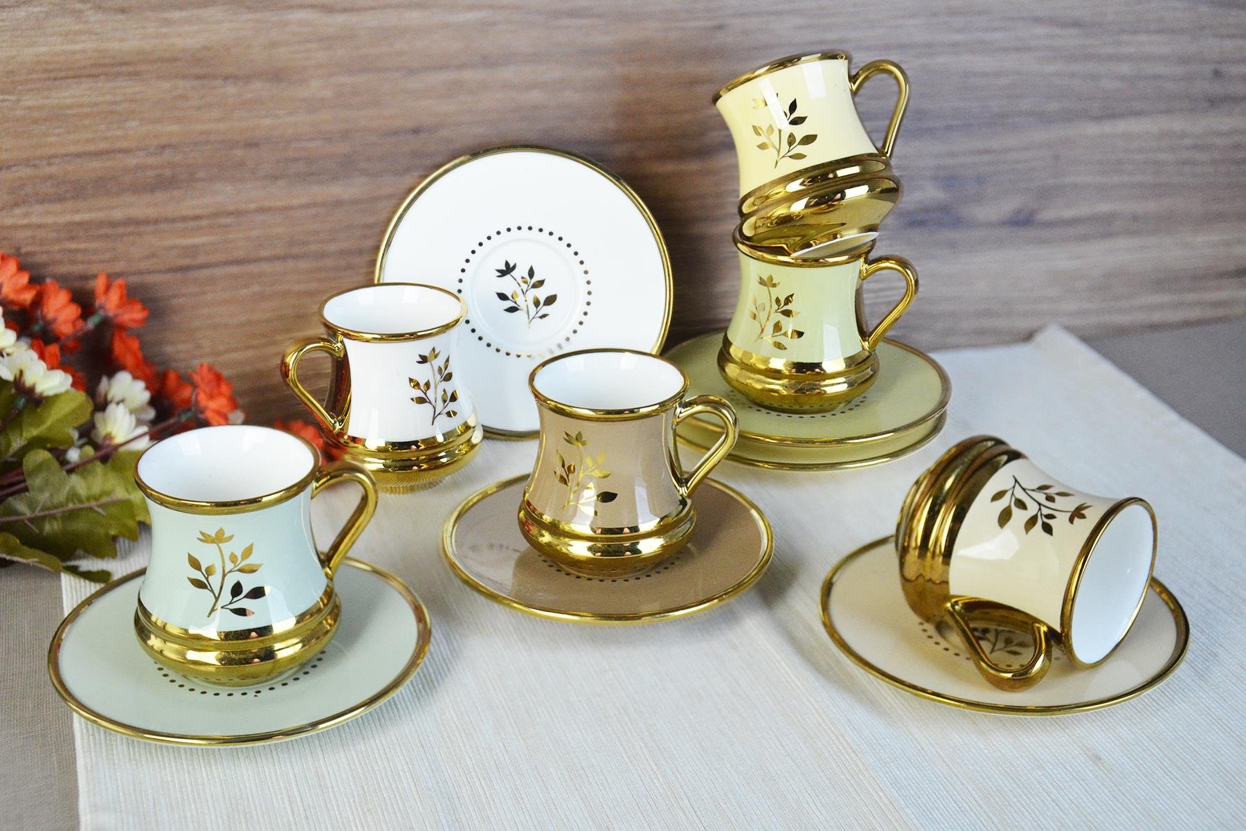 PAÇİ-REGİNA RENKLİ YALDIZLI ÇİÇEKLİ KAHVE FİNCANI