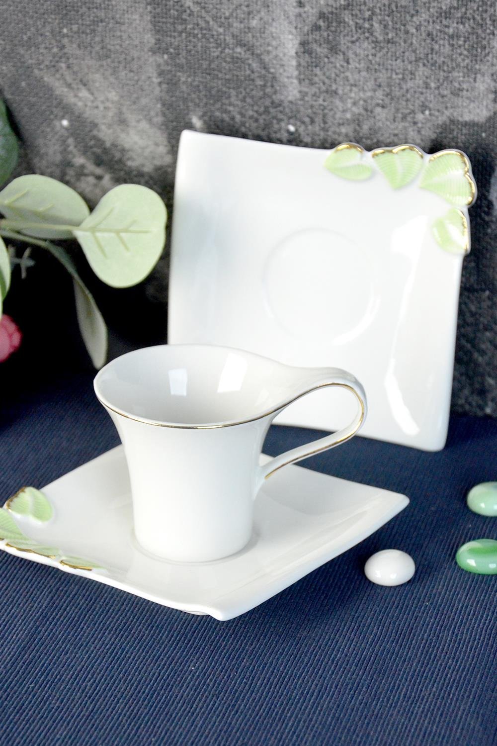 PAÇİ-RENKLİ FİGÜRLÜ KAHVE FİNCANI