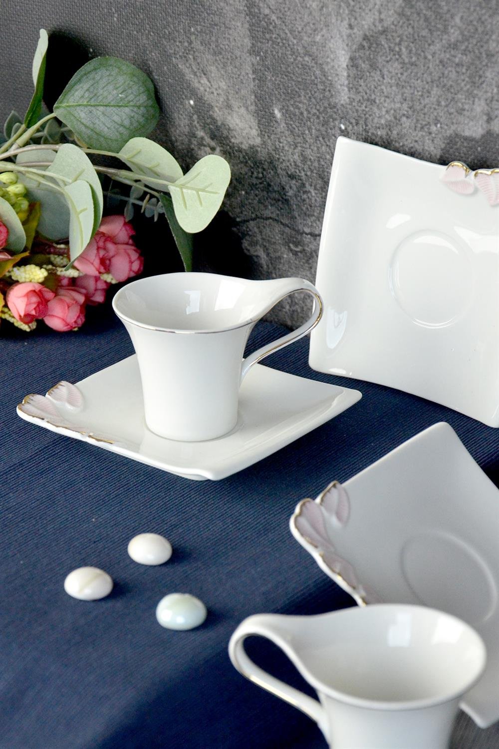 PAÇİ-RENKLİ FİGÜRLÜ KAHVE FİNCANI