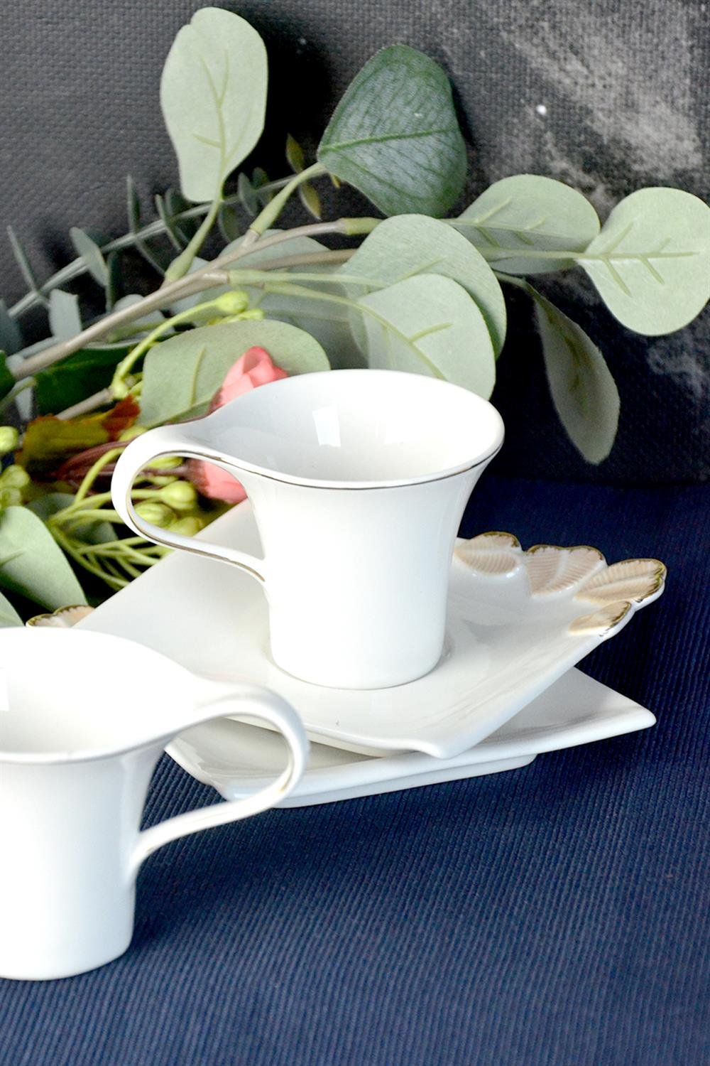 PAÇİ-RENKLİ FİGÜRLÜ KAHVE FİNCANI