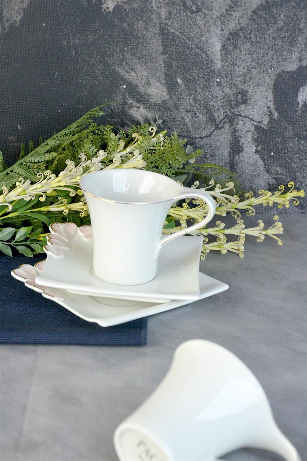 PAÇİ-RENKLİ FİGÜRLÜ NESCAFE FİNCANI